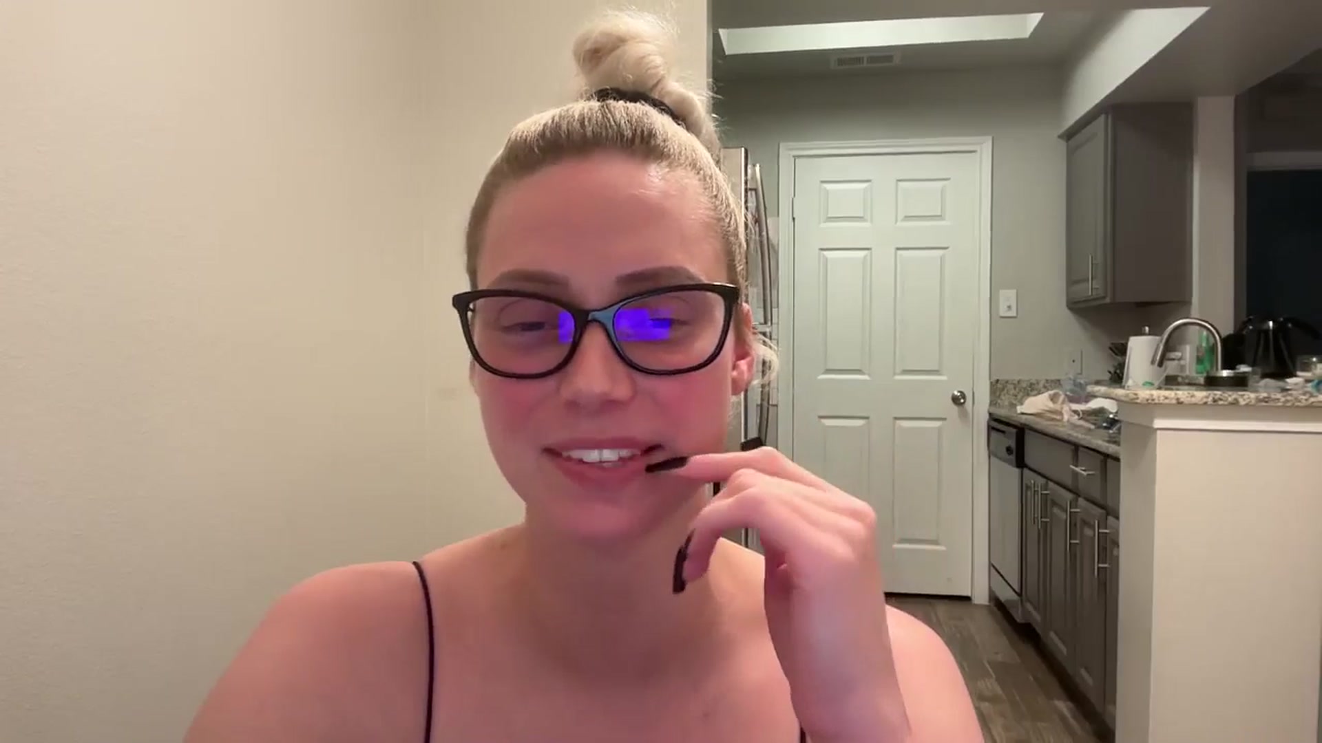 Gallery image thumbnail from KendraK_badd's myfreecams stream on, 04/21/2025, 19:53 image 7 of 20