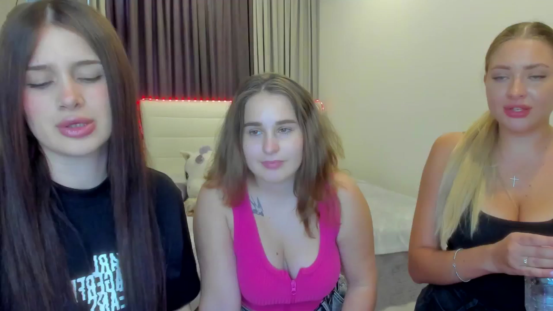 Gallery image thumbnail from KendraKisse's myfreecams stream on, 07/28/2025, 11:08 image 5 of 20