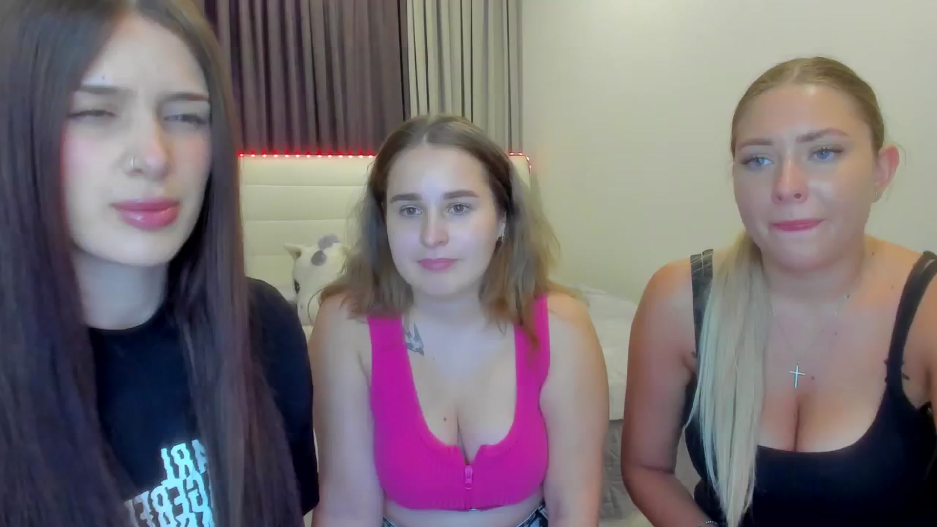 Gallery image thumbnail from KendraKisse's myfreecams stream on, 07/28/2025, 11:08 image 3 of 20