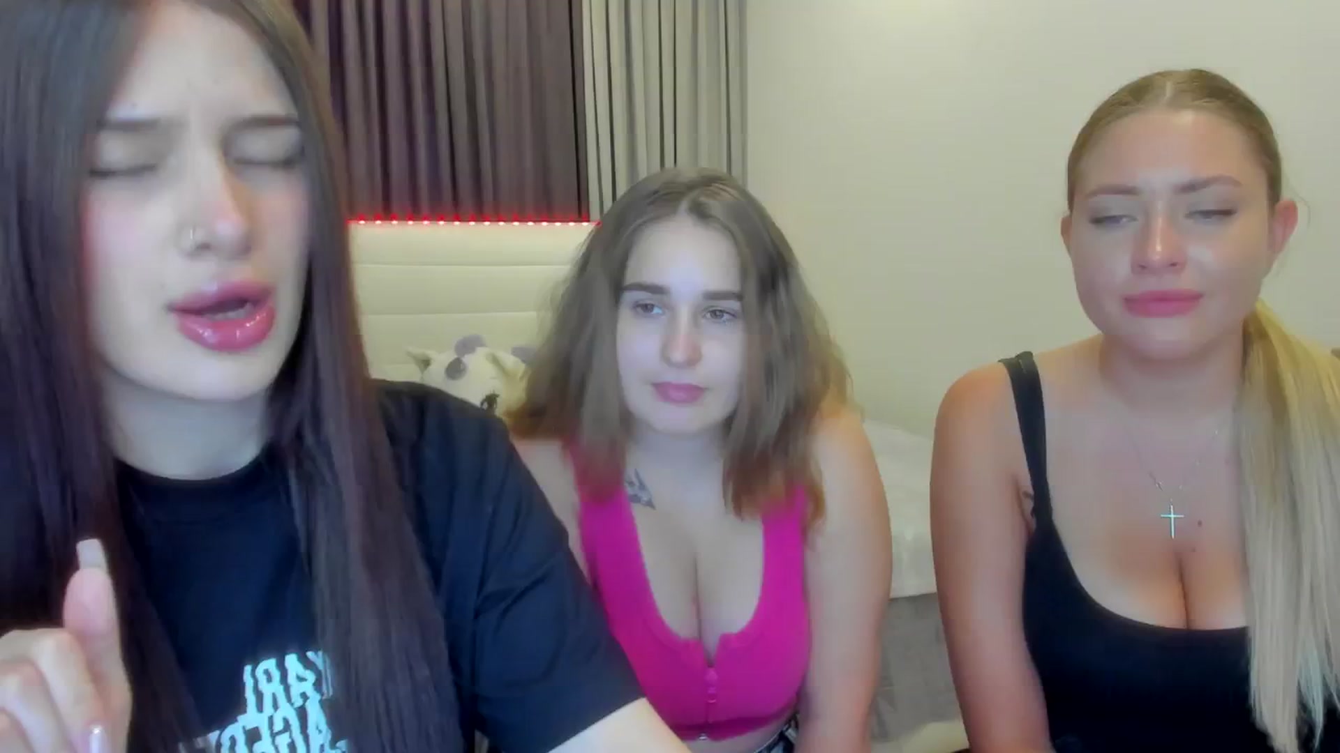 Gallery image thumbnail from KendraKisse's myfreecams stream on, 07/28/2025, 11:08 image 2 of 20