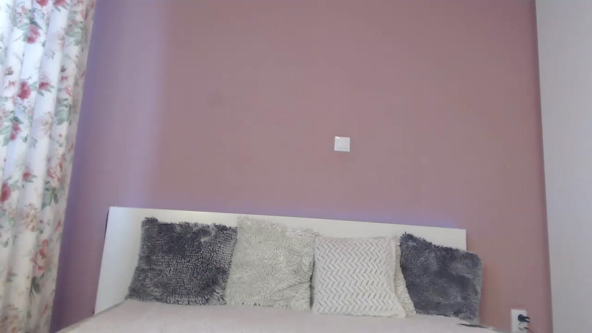 Gallery image thumbnail from Kendraross's myfreecams stream on, 11/21/2022, 12:24 image 17 of 20