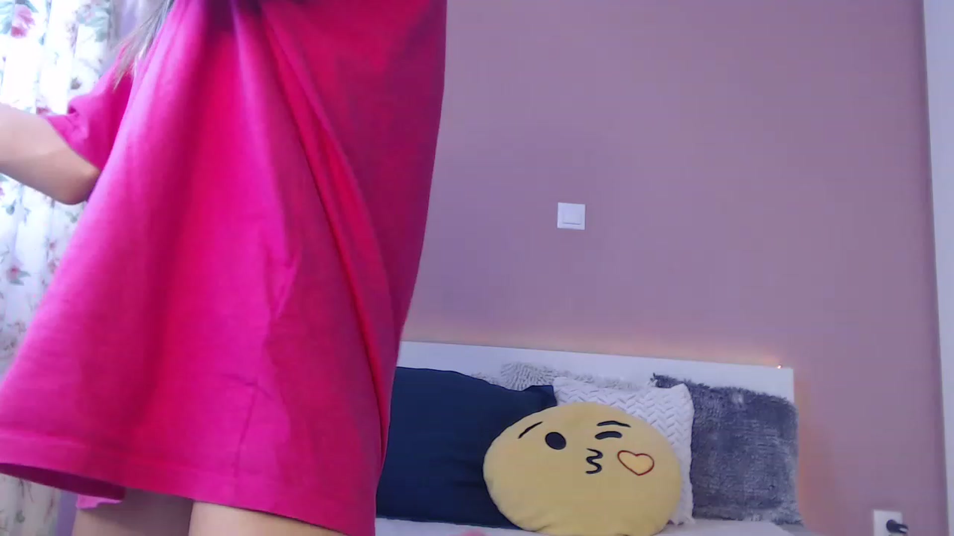 Gallery image thumbnail from Kendraross's myfreecams stream on, 11/25/2022, 13:02 image 5 of 20