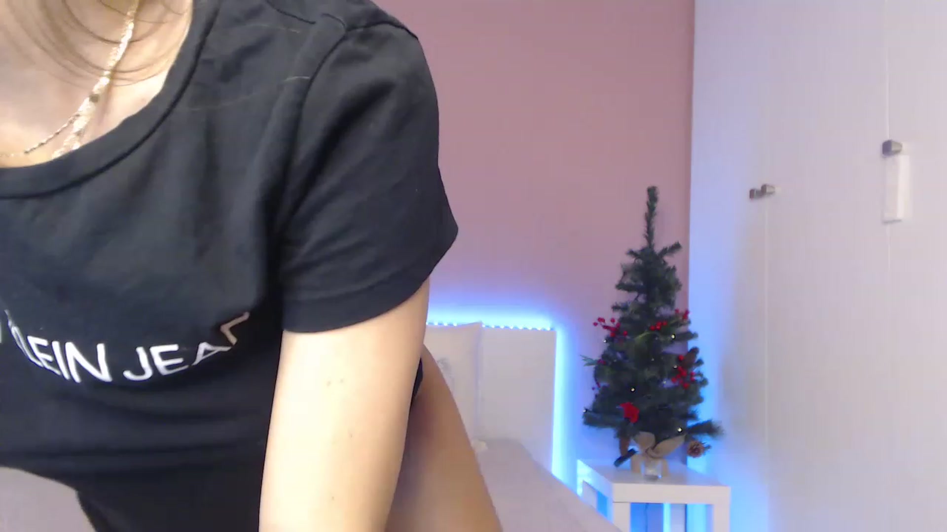 Gallery image thumbnail from Kendraross's myfreecams stream on, 12/27/2022, 15:11 image 16 of 20