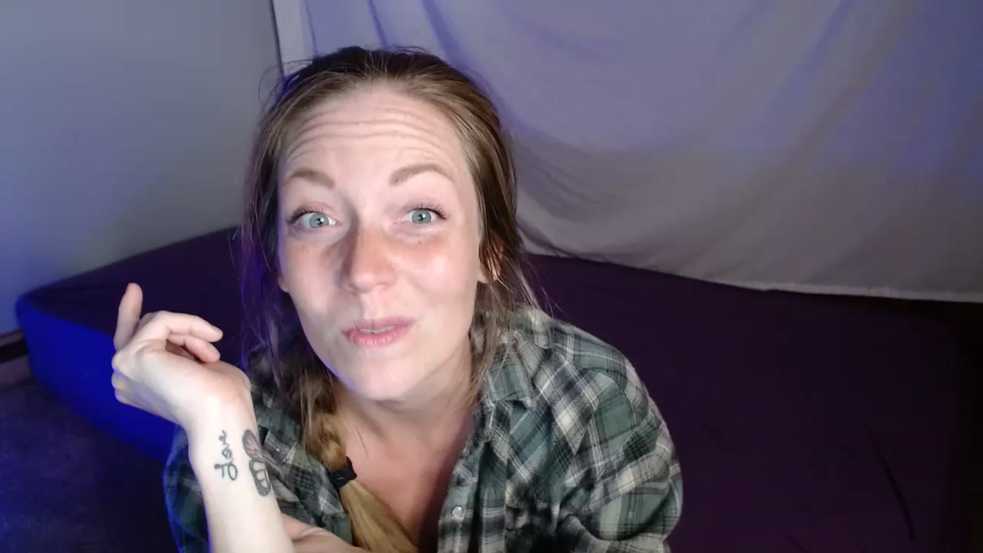 Gallery image thumbnail from KennaKind's myfreecams stream on, 11/15/2022, 04:15 image 6 of 20