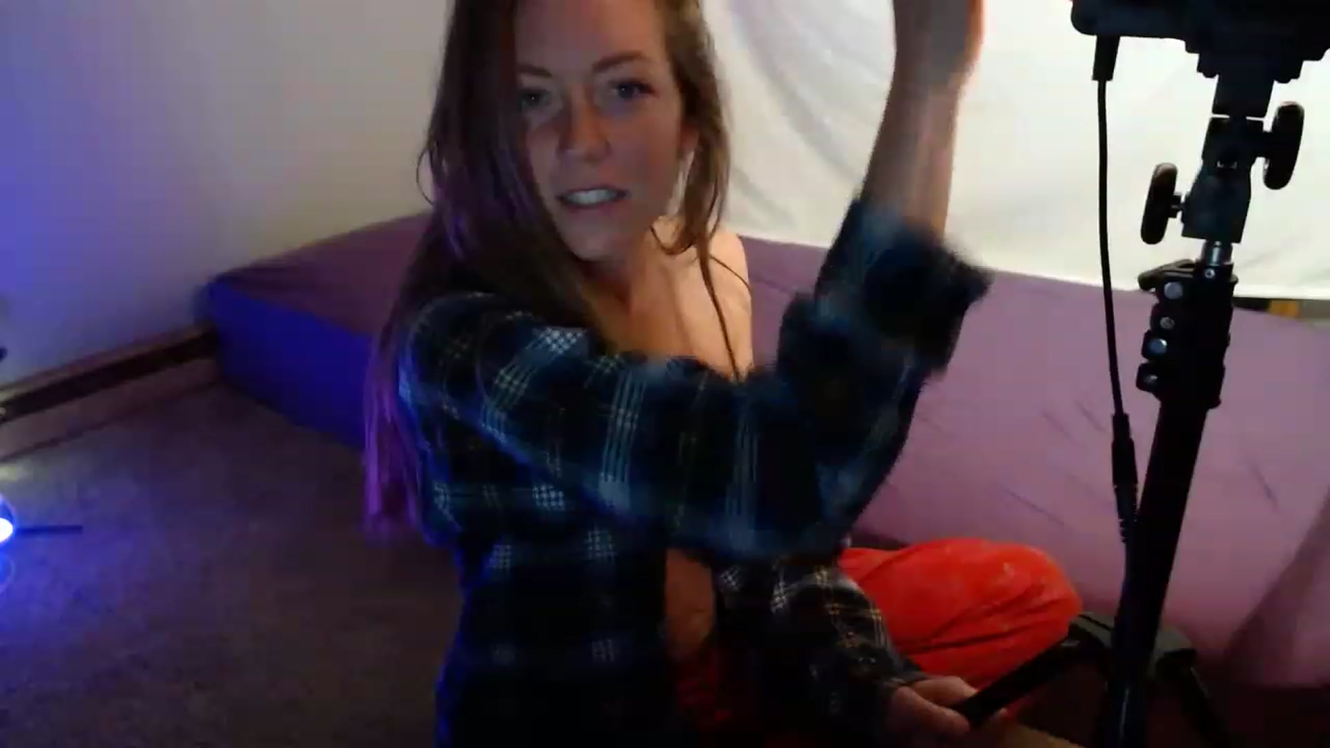 Gallery image thumbnail from KennaKind's myfreecams stream on, 11/19/2022, 04:19 image 11 of 20