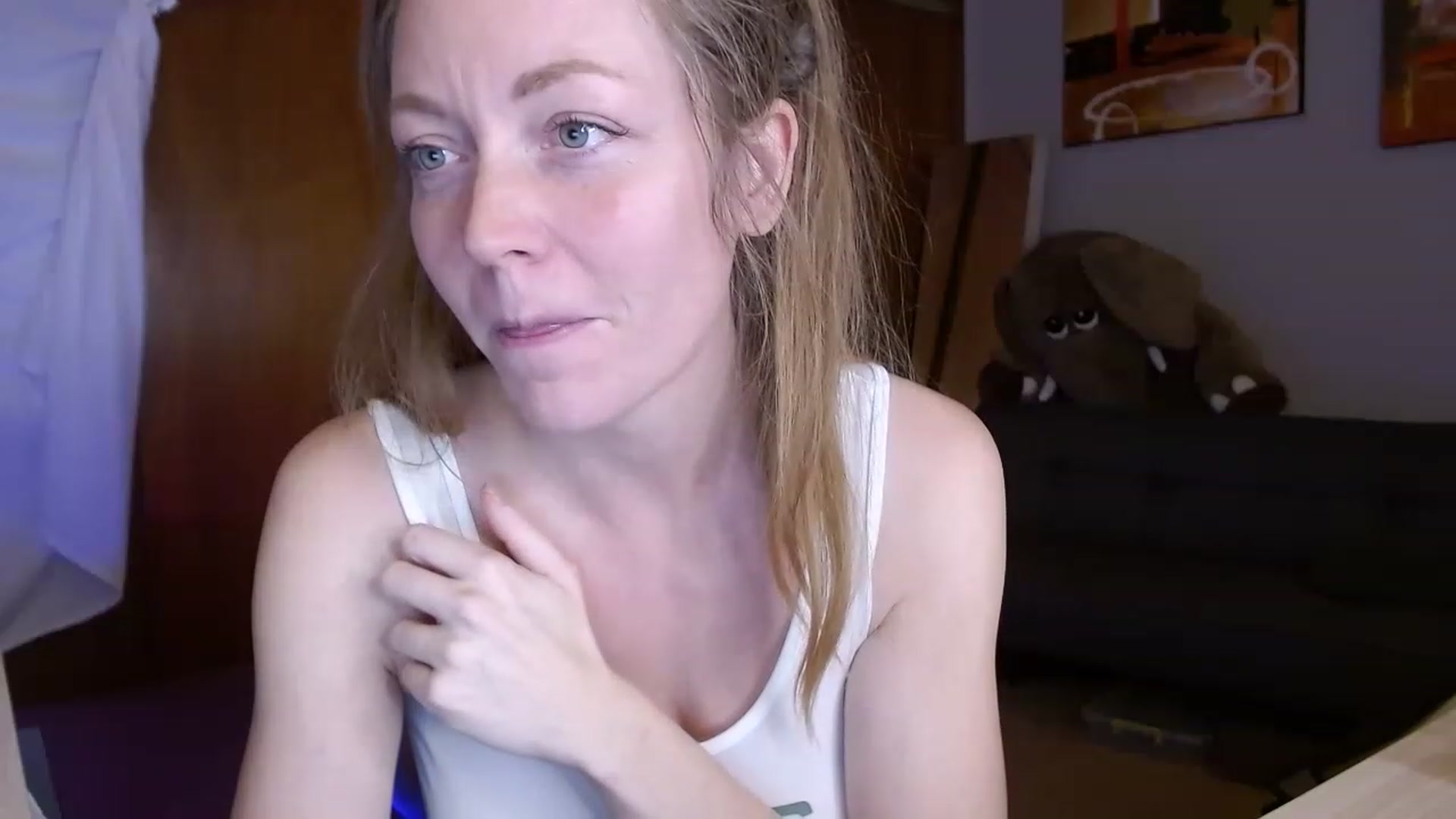 Gallery image thumbnail from KennaKind's myfreecams stream on, 12/15/2022, 04:33 image 10 of 20