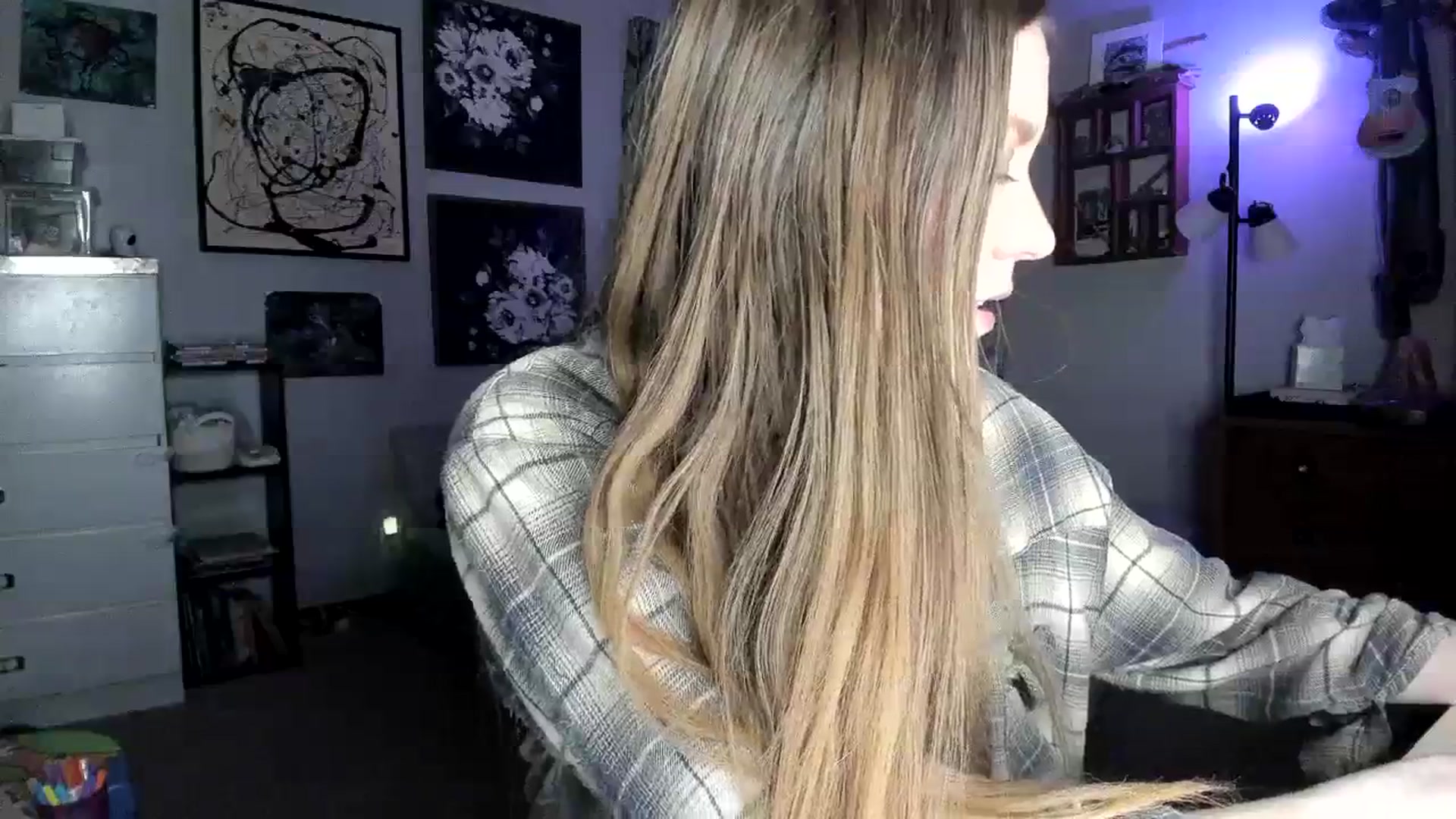 Gallery image thumbnail from KennaKind's myfreecams stream on, 03/03/2024, 03:57 image 2 of 20