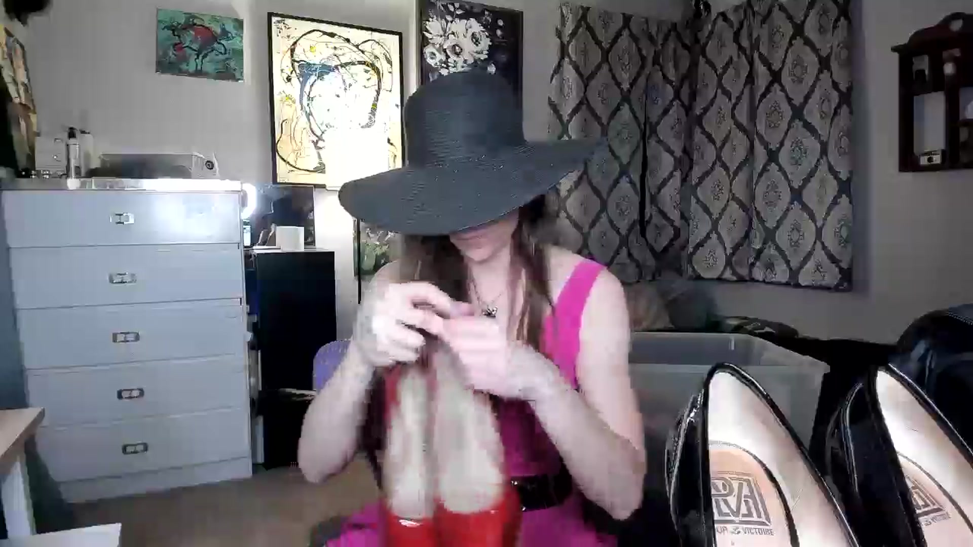 Gallery image thumbnail from KennaKind's myfreecams stream on, 04/07/2025, 03:58 image 6 of 20