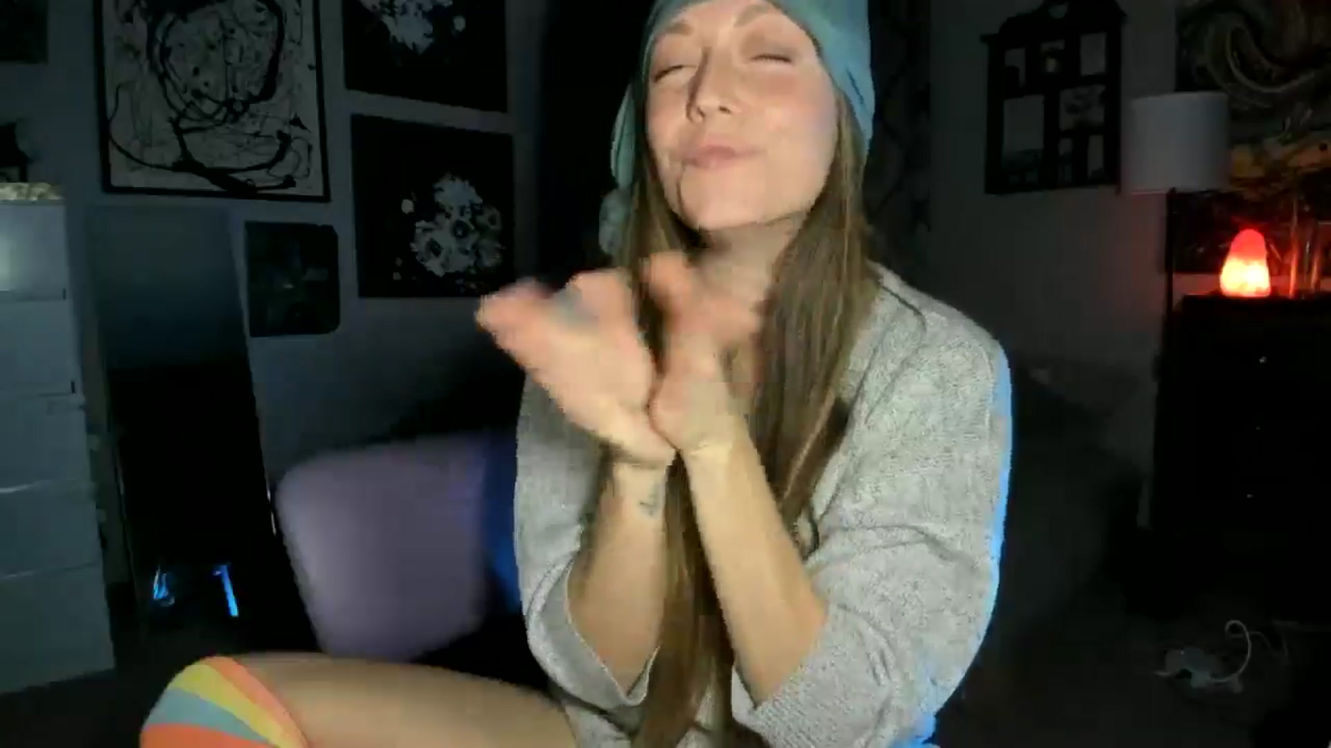 Gallery image thumbnail from KennaKind's myfreecams stream on, 10/31/2025, 01:40 image 8 of 20