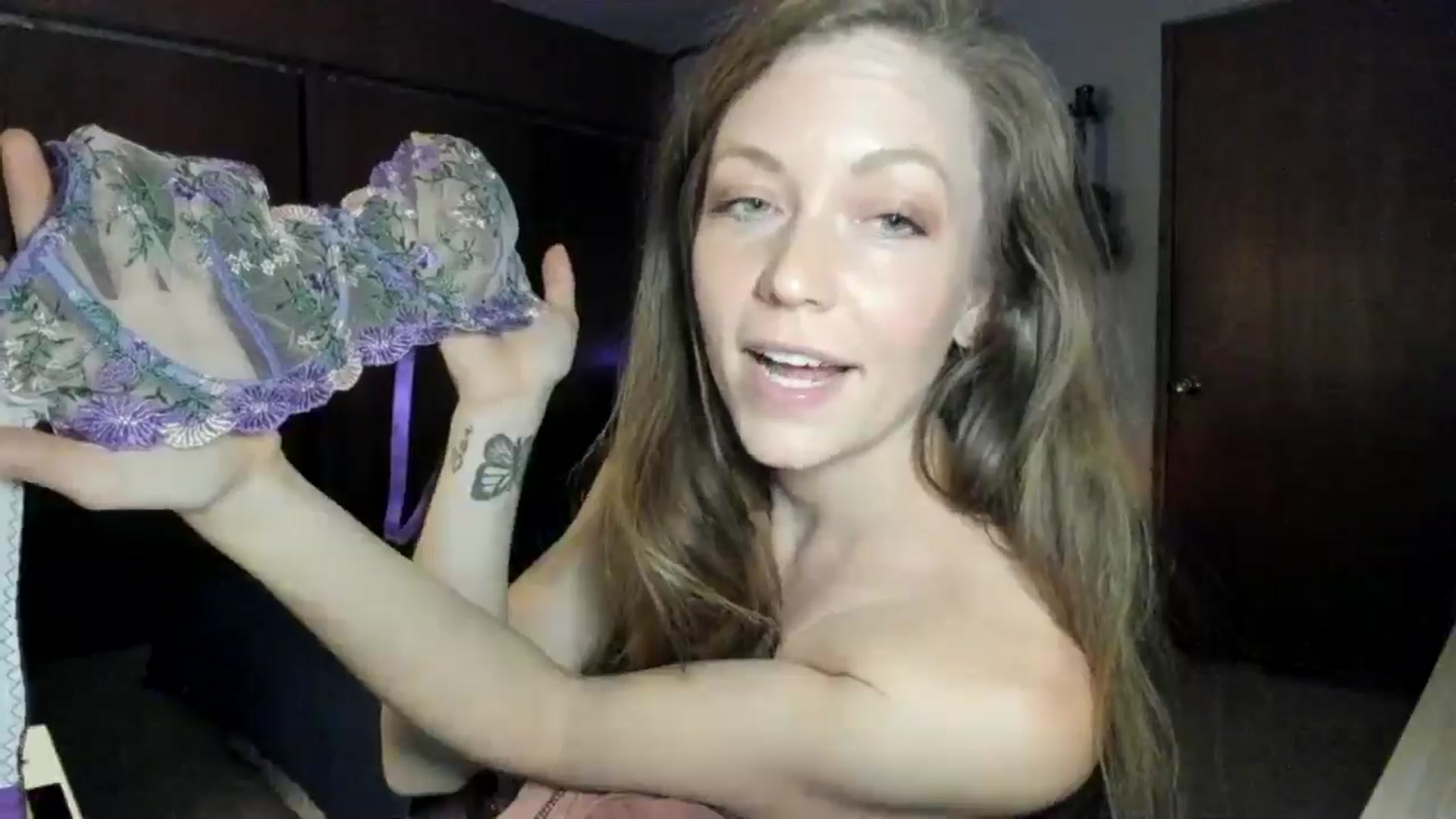 Gallery image thumbnail from KennaKind's myfreecams stream on, 11/23/2025, 04:17 image 16 of 20