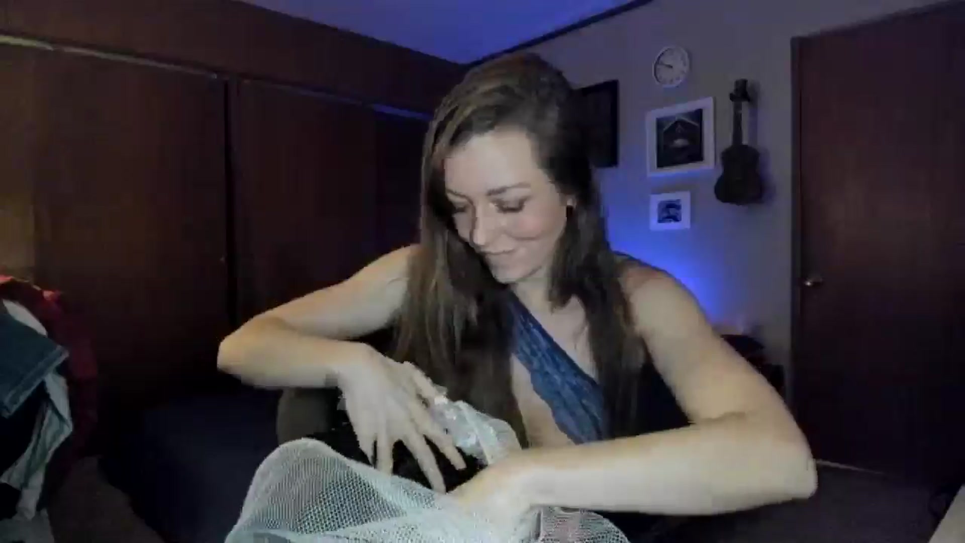 Gallery image thumbnail from KennaKind's myfreecams stream on, 12/29/2025, 04:22 image 14 of 20