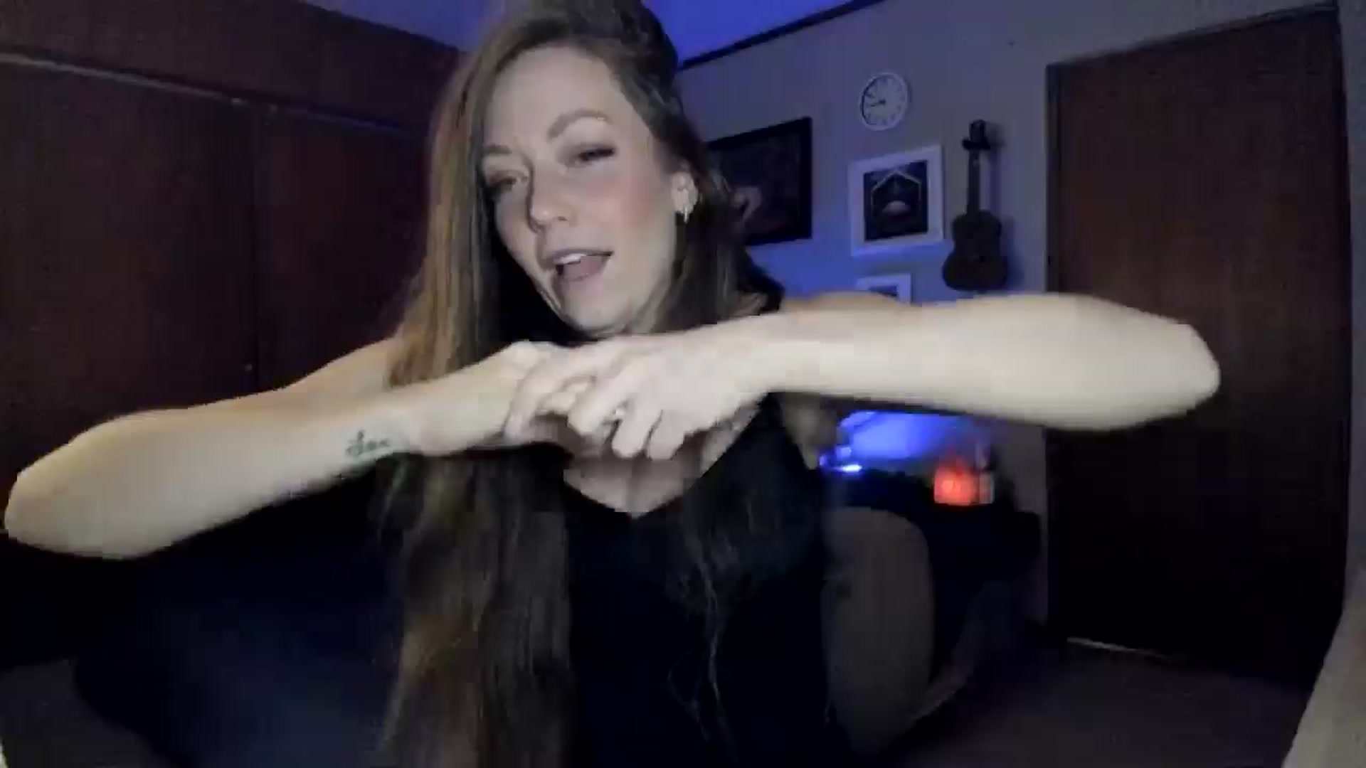 Gallery image thumbnail from KennaKind's myfreecams stream on, 01/04/2026, 04:29 image 2 of 20