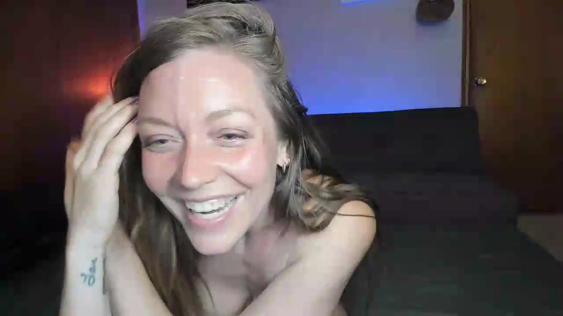 Gallery image thumbnail from KennaKind's myfreecams stream on, 05/18/2026, 02:47 image 18 of 20
