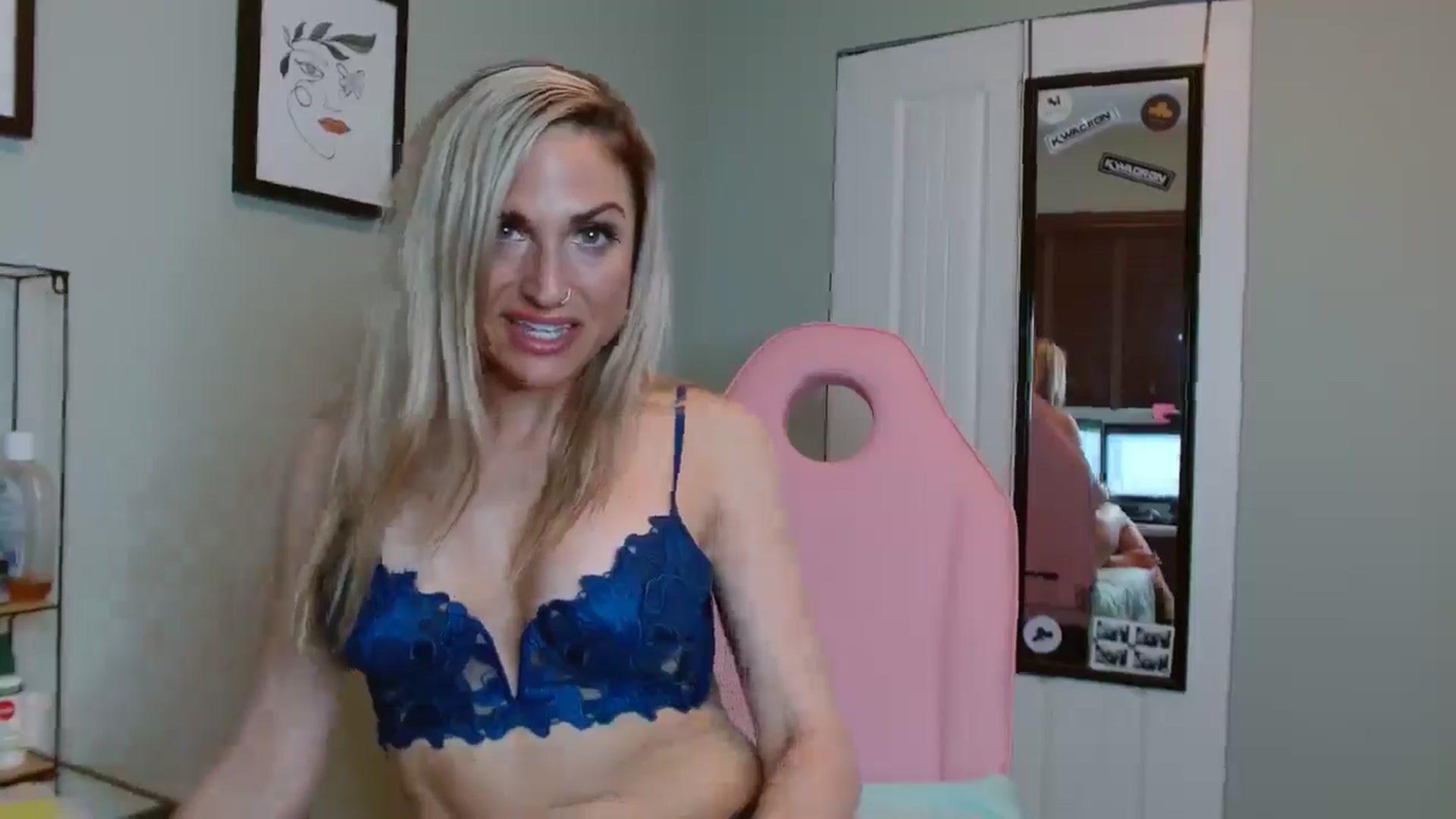 Gallery image thumbnail from Kennyxo's myfreecams stream on, 05/26/2025, 19:33 image 11 of 20