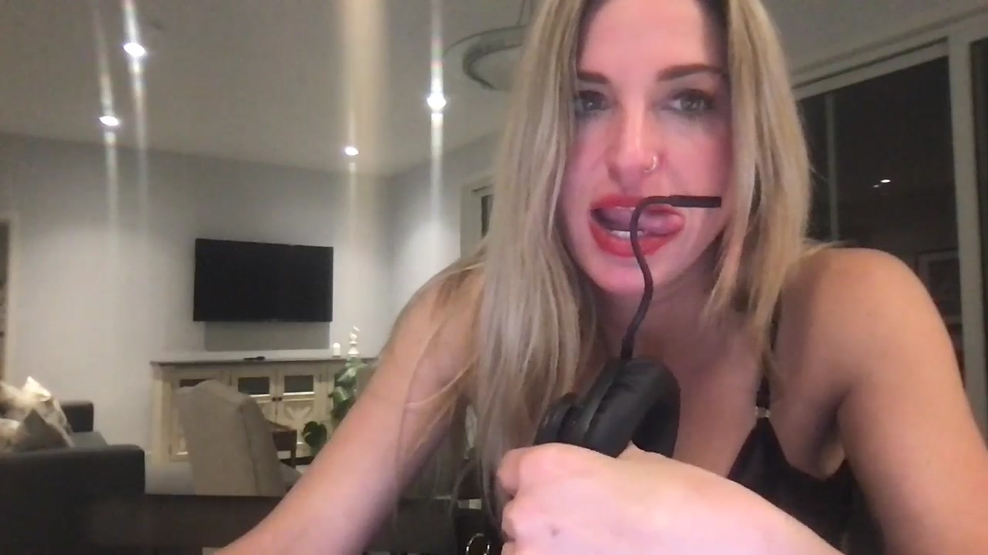 Gallery image thumbnail from Kennyxo's myfreecams stream on, 07/22/2025, 05:59 image 3 of 20