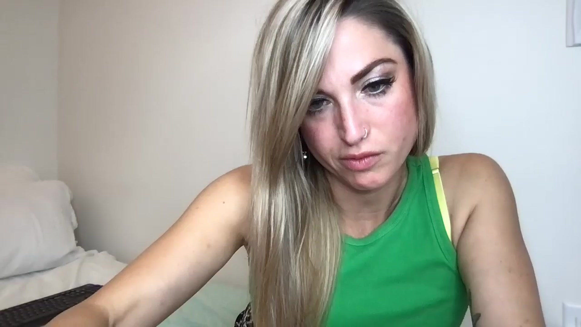 Gallery image thumbnail from Kennyxo's myfreecams stream on, 08/04/2025, 03:00 image 10 of 20