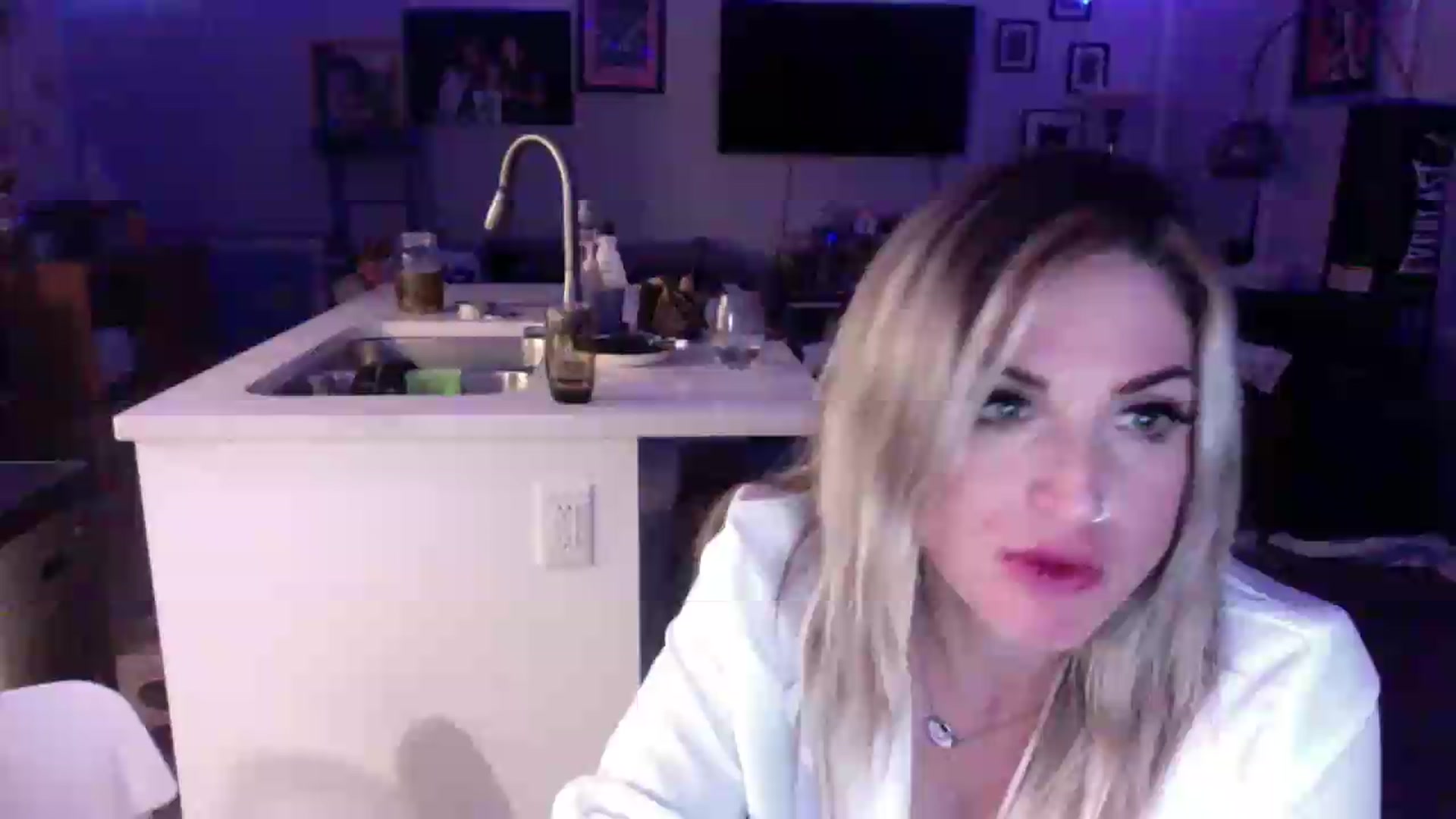 Gallery image thumbnail from Kennyxo's myfreecams stream on, 07/11/2026, 10:39 image 17 of 20