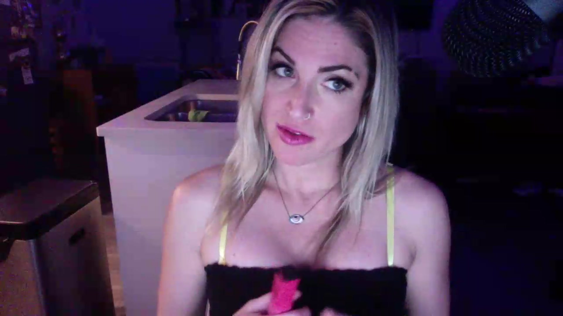 Gallery image thumbnail from Kennyxo's myfreecams stream on, 07/12/2026, 11:05 image 16 of 20