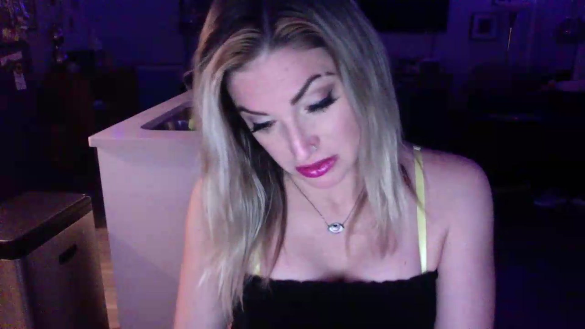 Gallery image thumbnail from Kennyxo's myfreecams stream on, 07/12/2026, 11:05 image 2 of 20