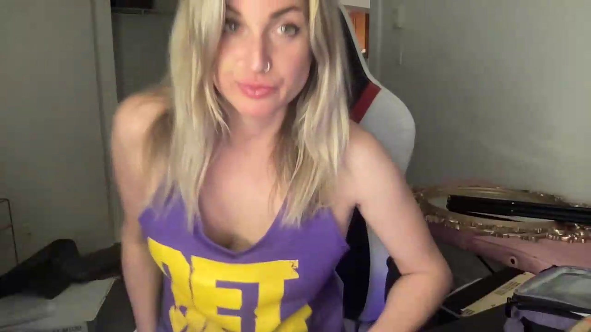 Gallery image thumbnail from Kennyxo's myfreecams stream on, 08/12/2026, 07:00 image 19 of 20