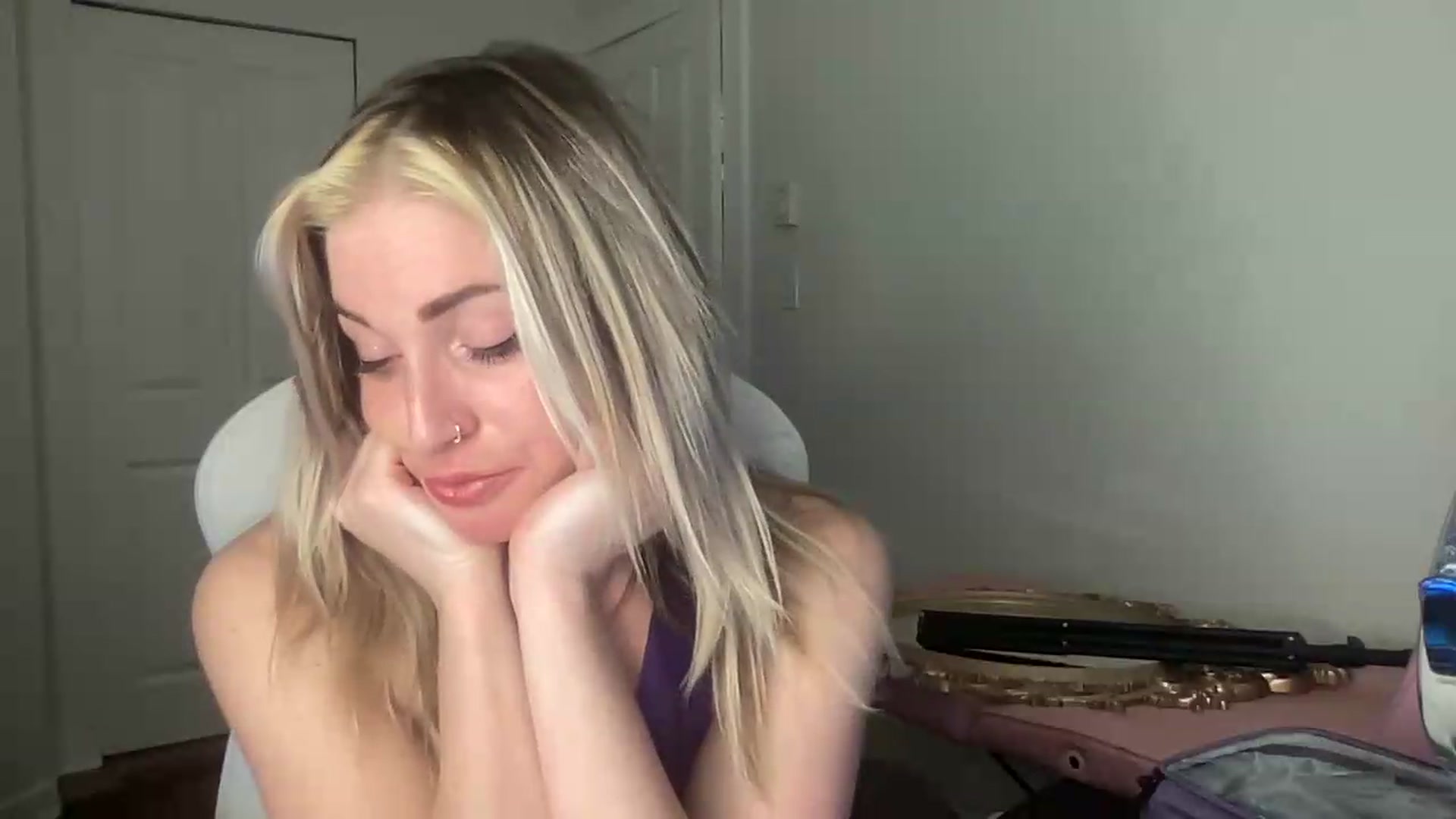 Gallery image thumbnail from Kennyxo's myfreecams stream on, 08/12/2026, 07:00 image 4 of 20