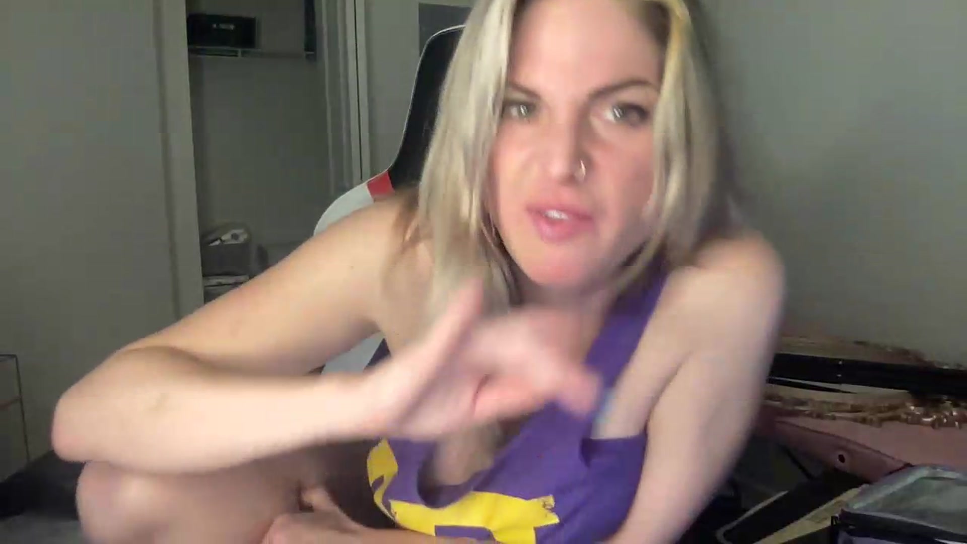 Gallery image thumbnail from Kennyxo's myfreecams stream on, 08/12/2026, 07:00 image 16 of 20