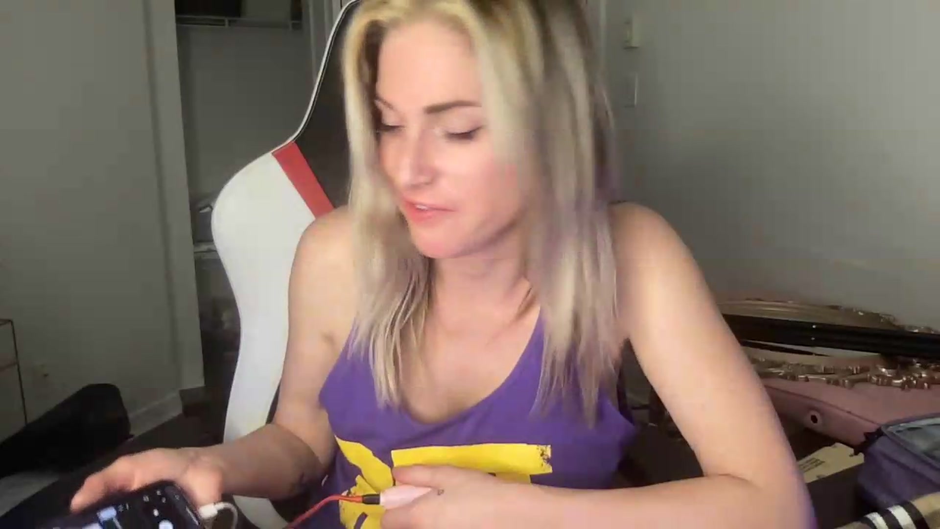 Gallery image thumbnail from Kennyxo's myfreecams stream on, 08/12/2026, 07:00 image 7 of 20