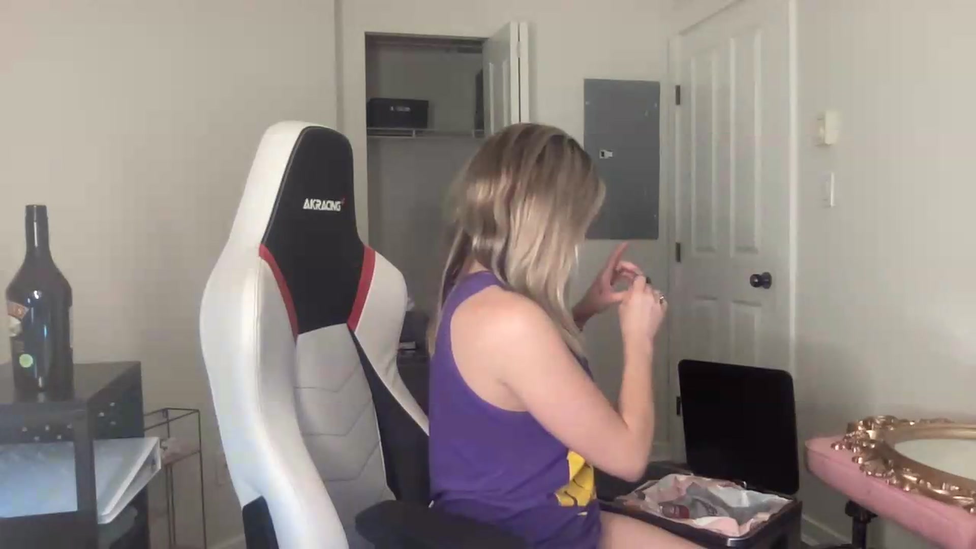 Gallery image thumbnail from Kennyxo's myfreecams stream on, 08/12/2026, 07:34 image 14 of 20