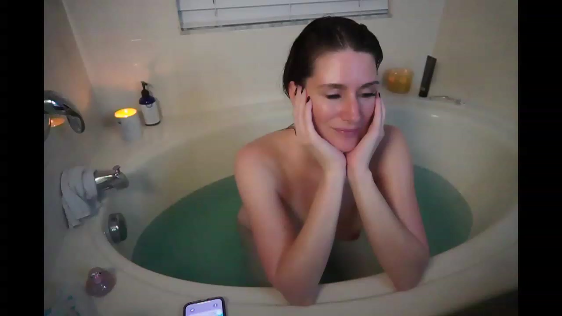 Gallery image thumbnail from KenzieCams's myfreecams stream on, 11/16/2022, 24:49 image 18 of 20