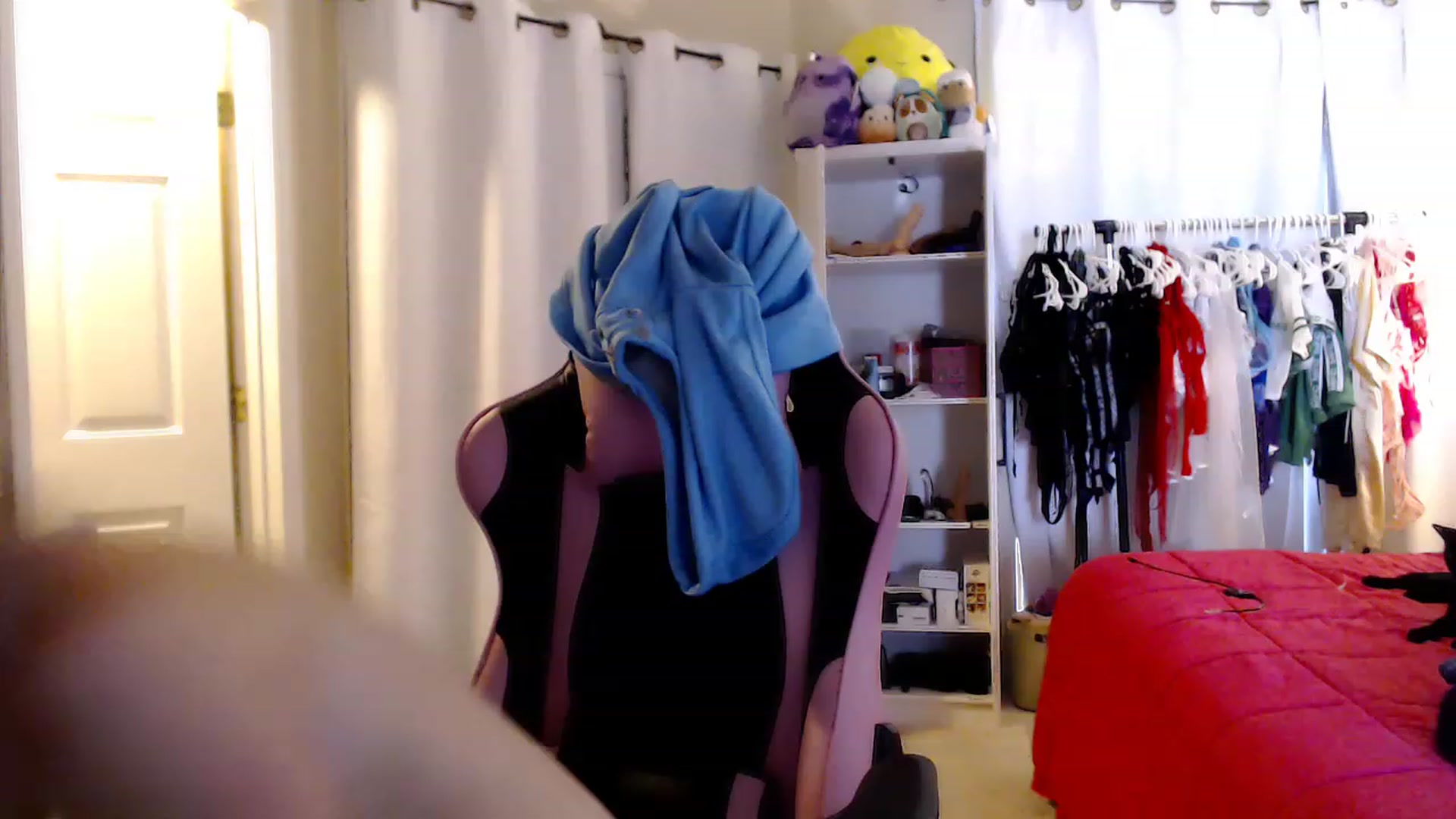 Gallery image thumbnail from KenzieCams's myfreecams stream on, 11/17/2022, 18:13 image 4 of 20