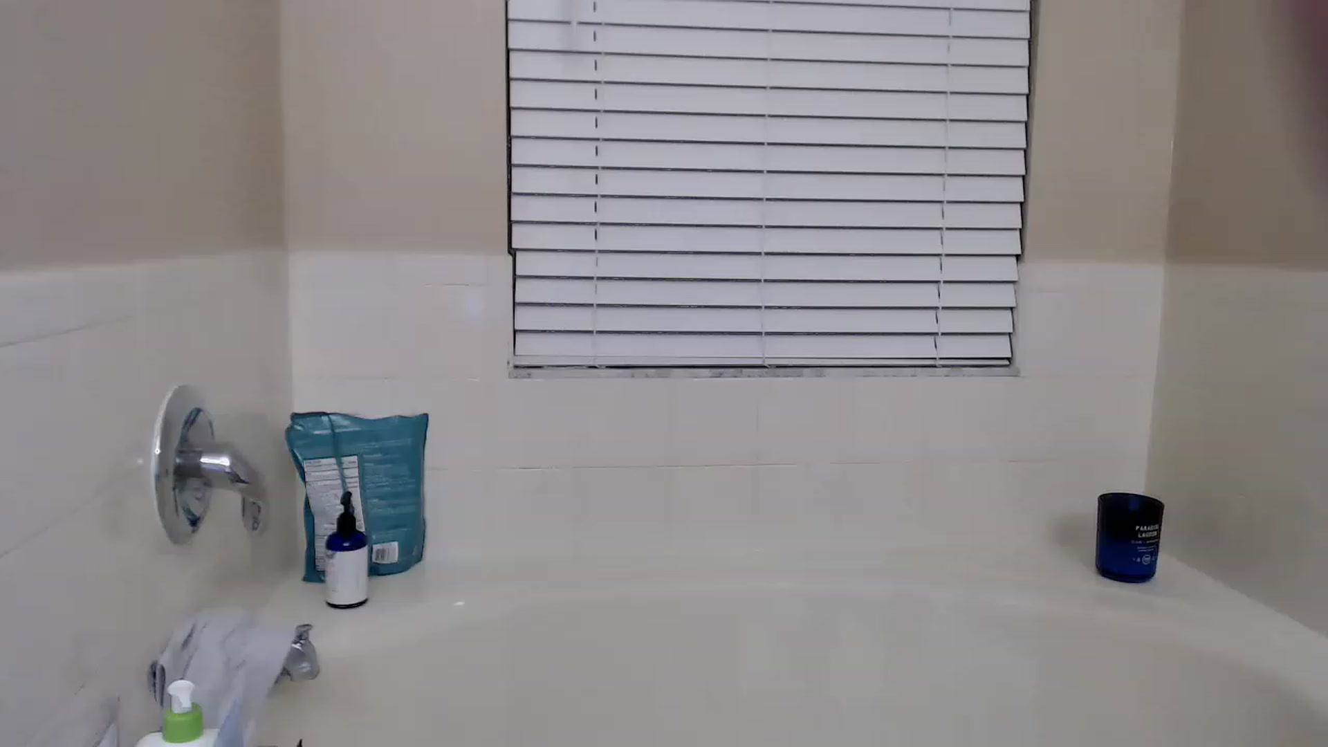 Gallery image thumbnail from KenzieCams's myfreecams stream on, 12/18/2022, 02:03 image 15 of 20