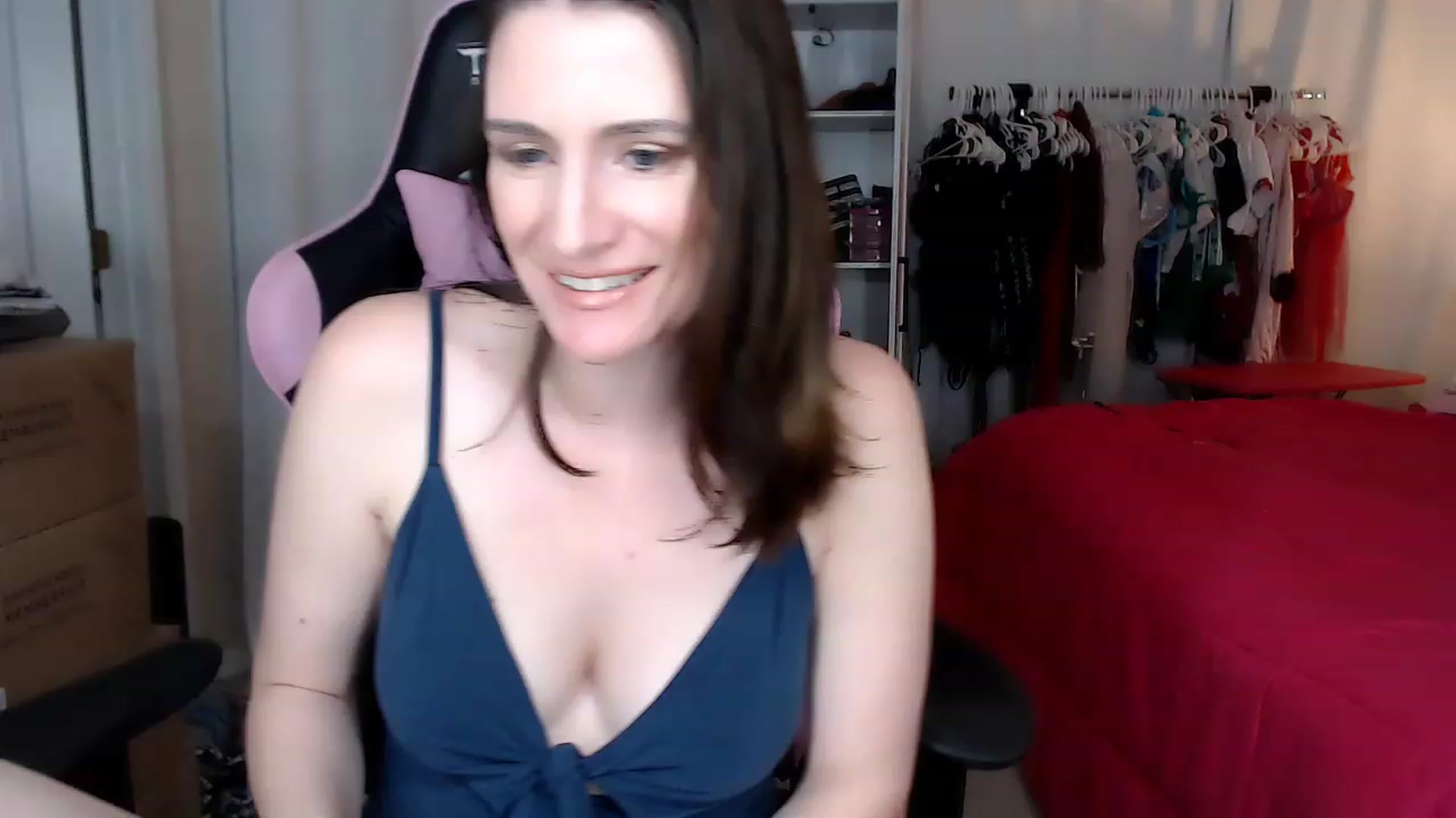 Gallery image thumbnail from KenzieCams's myfreecams stream on, 01/06/2023, 16:20 image 2 of 20