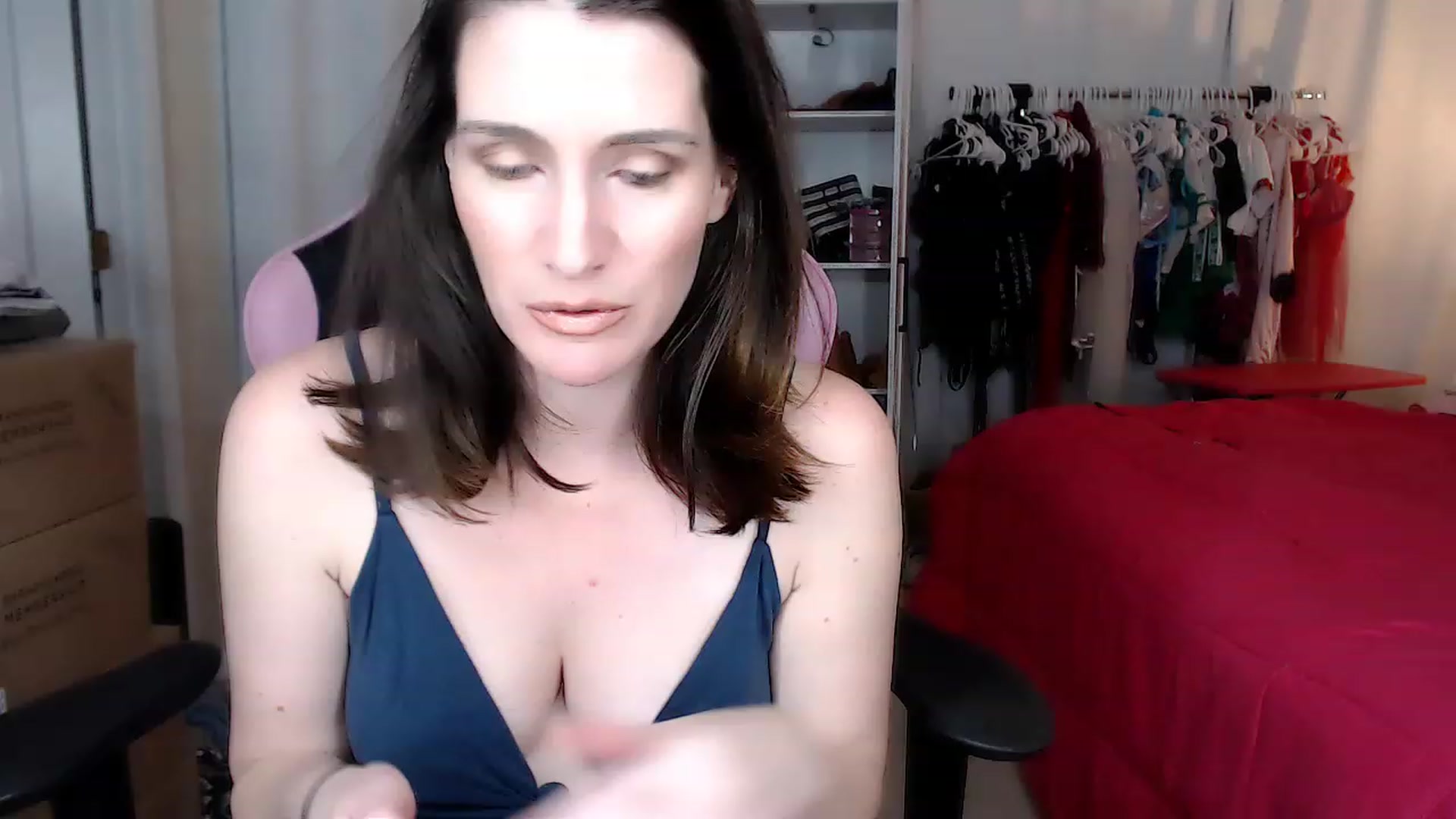 Gallery image thumbnail from KenzieCams's myfreecams stream on, 01/06/2023, 16:20 image 4 of 20