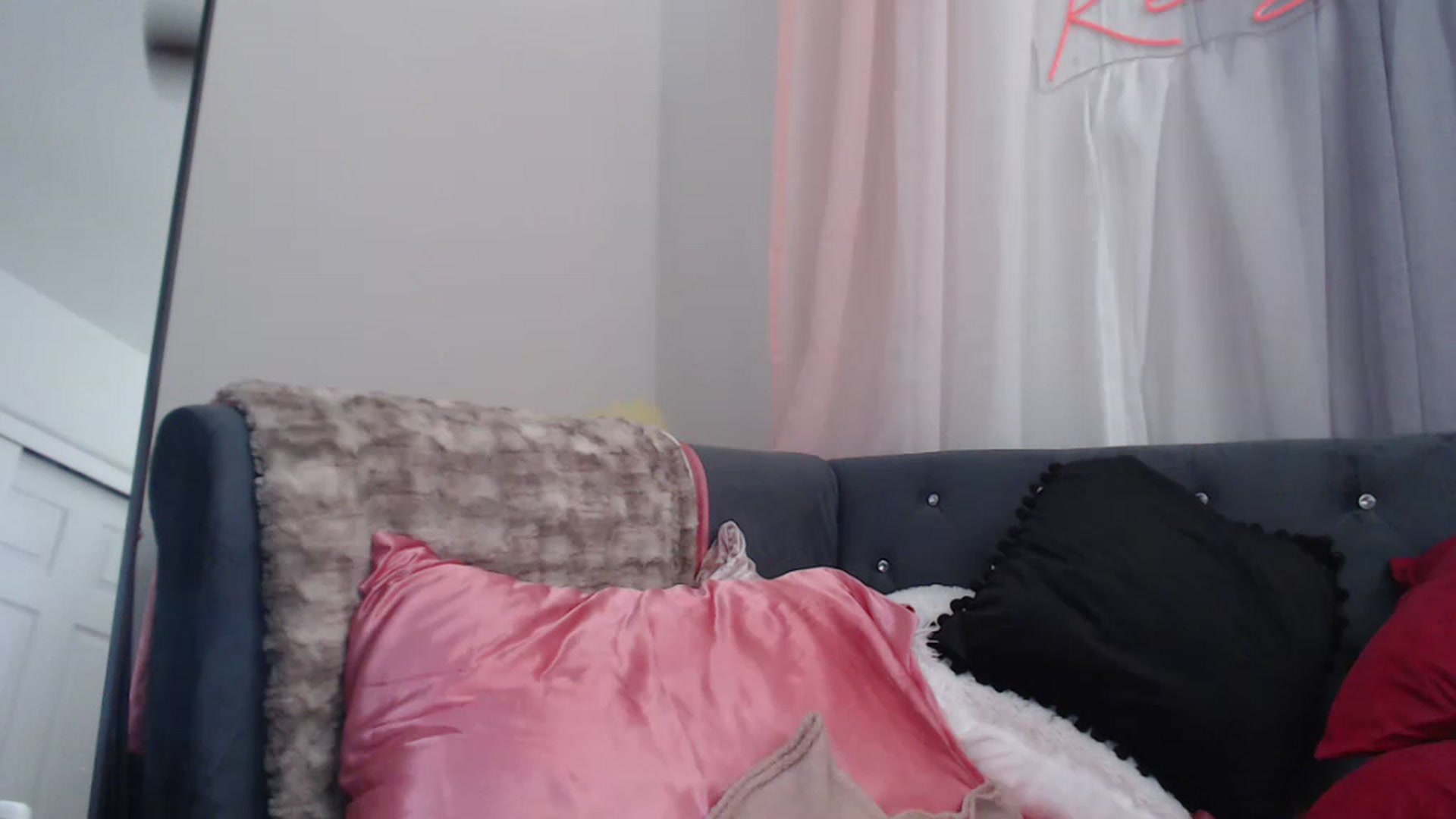 Gallery image thumbnail from KenzieCams's myfreecams stream on, 05/01/2023, 15:05 image 7 of 20