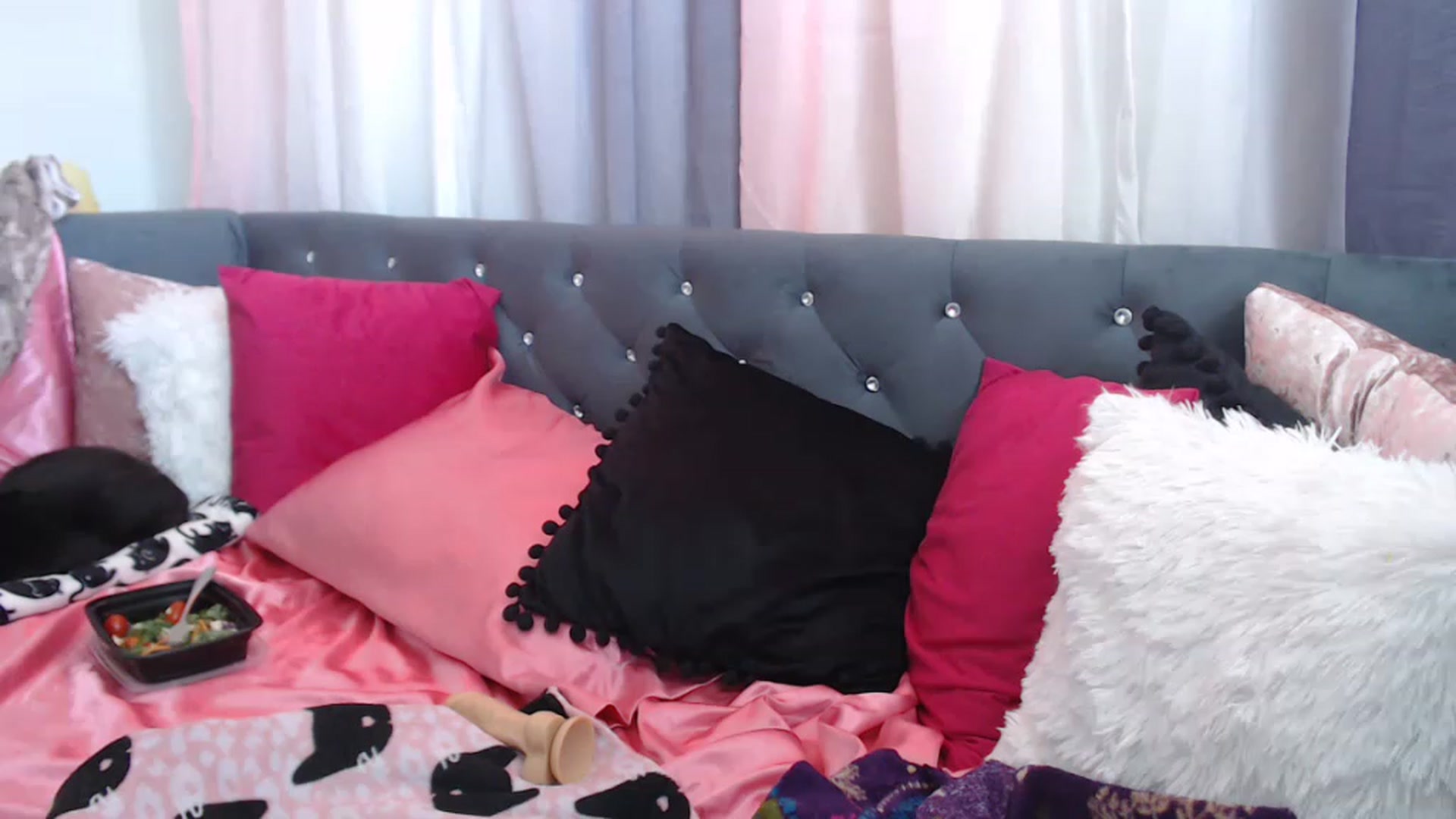 Gallery image thumbnail from KenzieCams's myfreecams stream on, 05/15/2023, 17:53 image 15 of 20