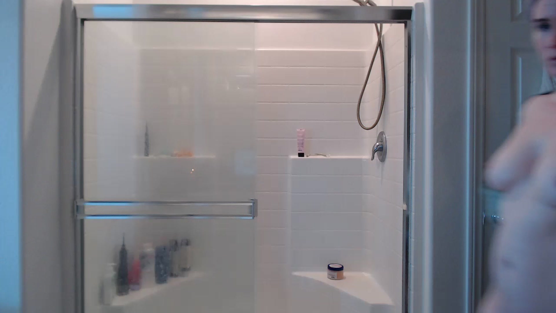Gallery image thumbnail from KenzieCams's myfreecams stream on, 06/17/2023, 16:54 image 2 of 20