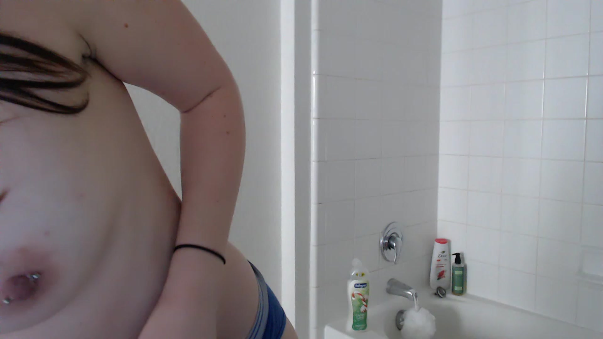 Gallery image thumbnail from KenzieCams's myfreecams stream on, 11/06/2023, 16:03 image 6 of 20