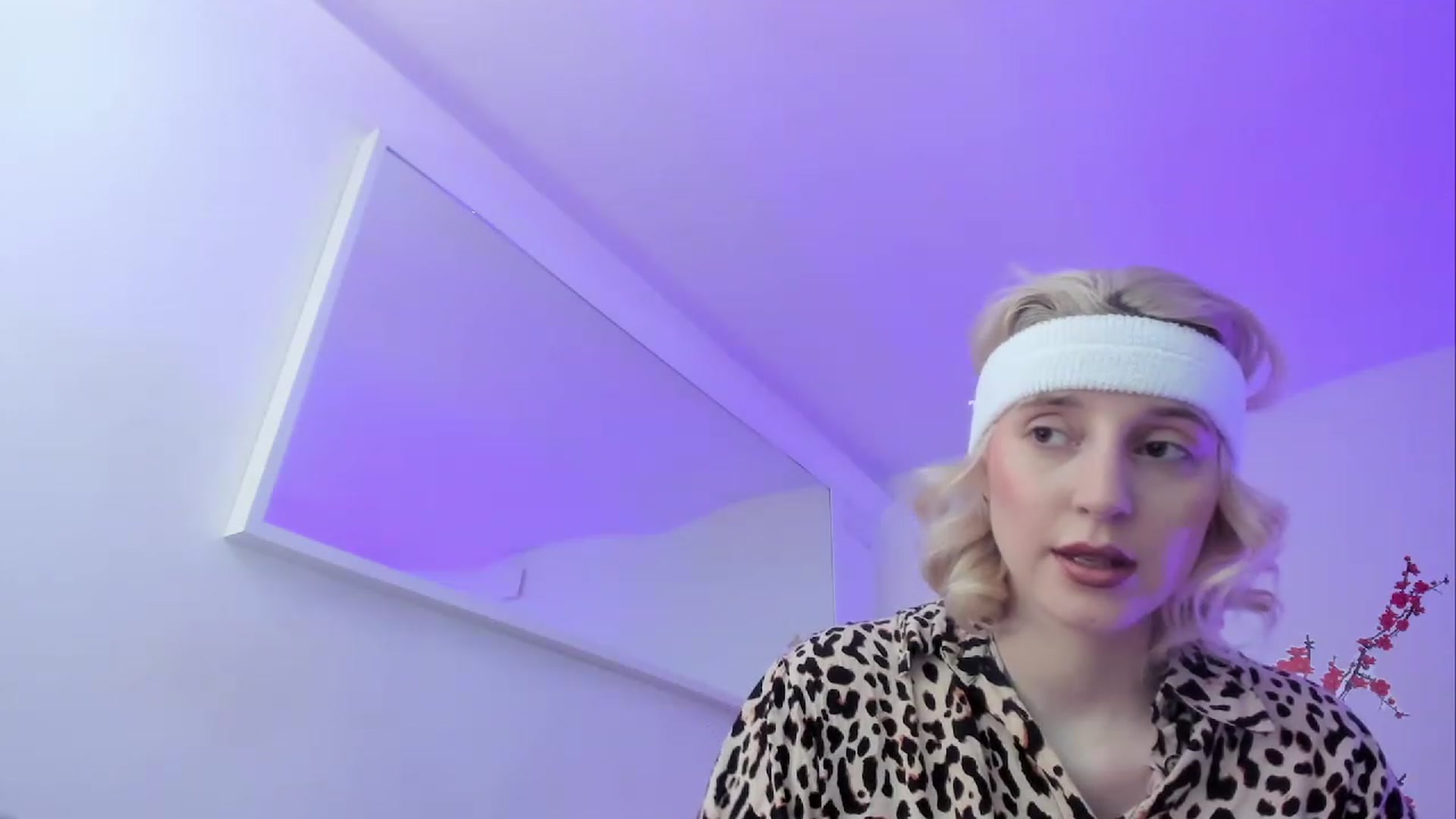 Gallery image thumbnail from KenzieDawton's myfreecams stream on, 03/26/2023, 19:22 image 10 of 20
