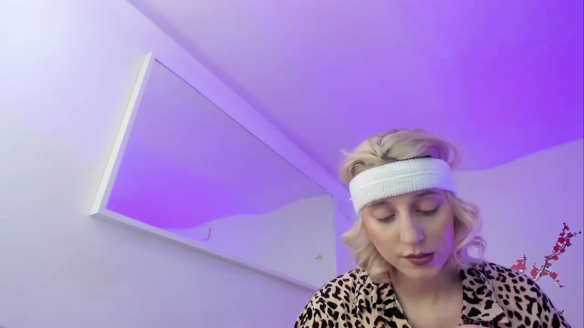 Gallery image thumbnail from KenzieDawton's myfreecams stream on, 03/26/2023, 19:22 image 12 of 20
