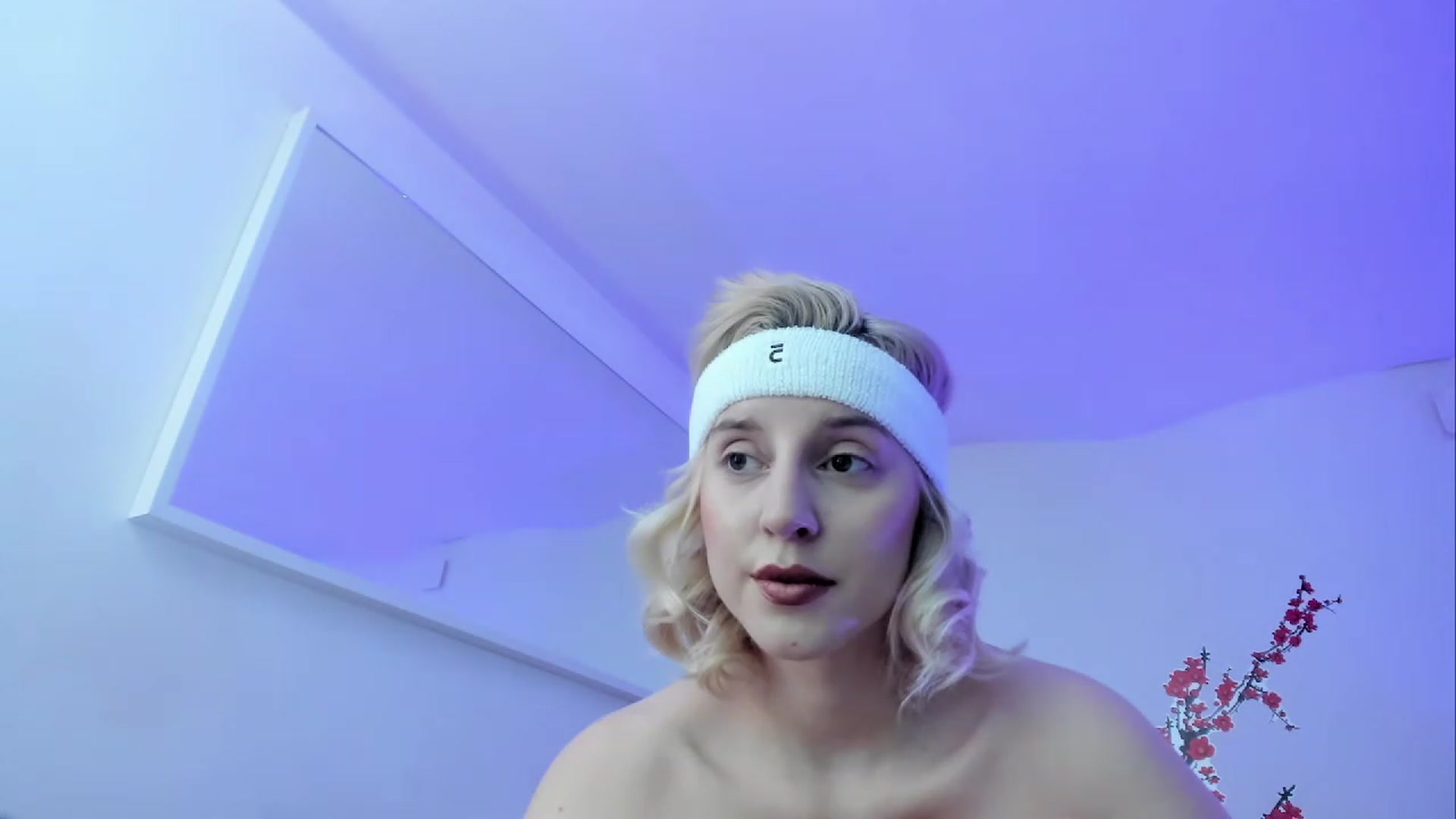 Gallery image thumbnail from KenzieDawton's myfreecams stream on, 03/26/2023, 19:22 image 8 of 20