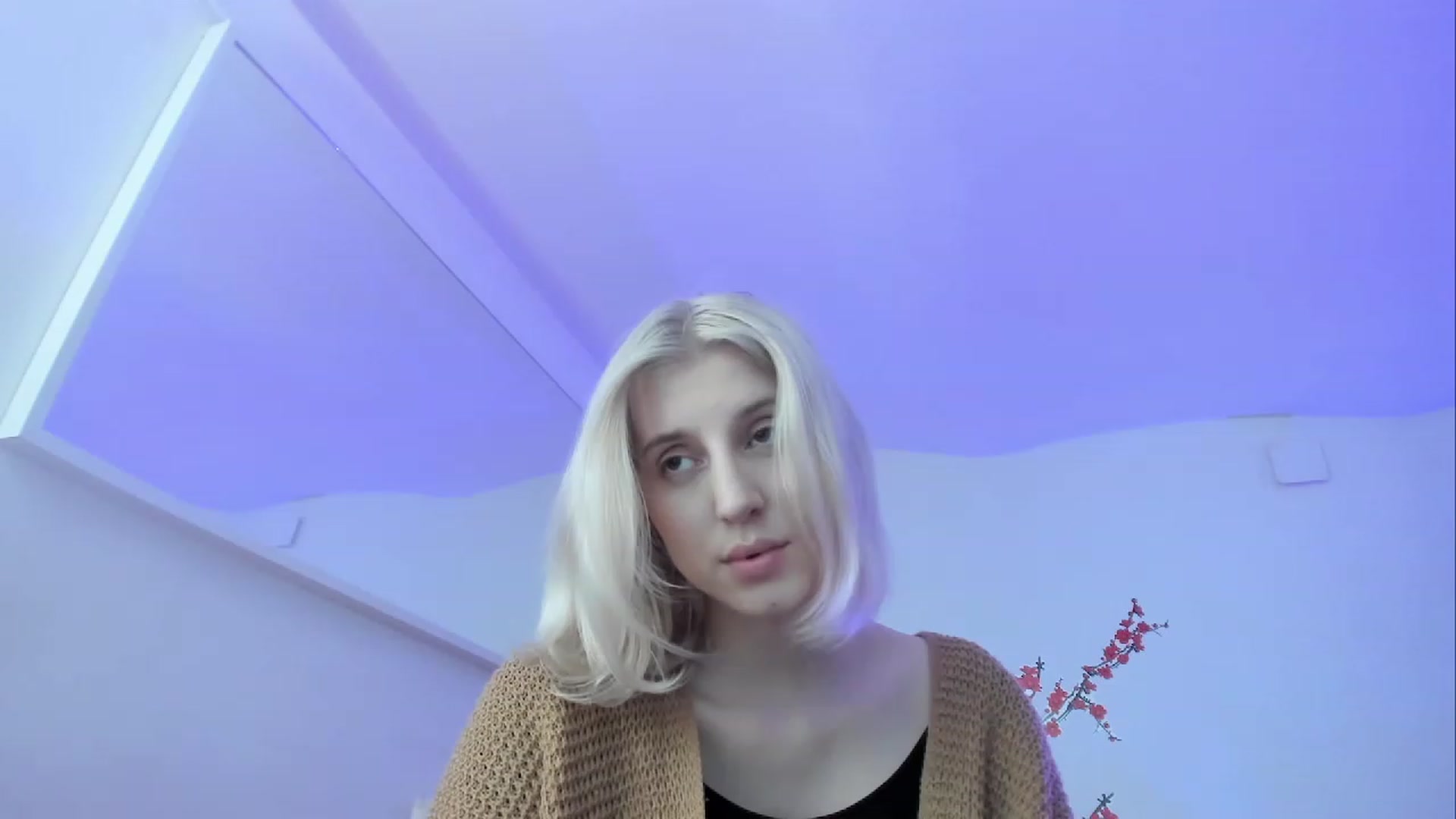 Gallery image thumbnail from KenzieDawton's myfreecams stream on, 05/04/2023, 20:03 image 6 of 20