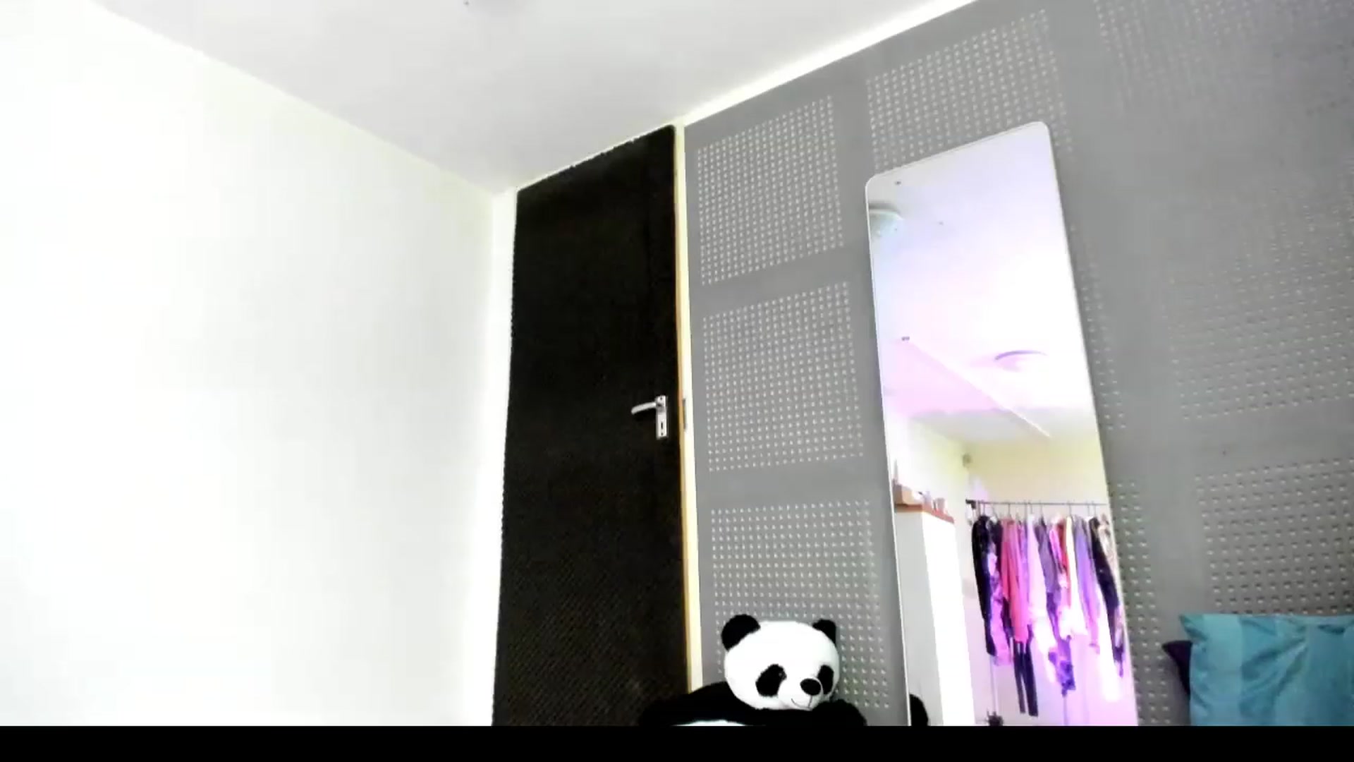 Gallery image thumbnail from KenzieDawton's myfreecams stream on, 03/10/2024, 20:06 image 17 of 20