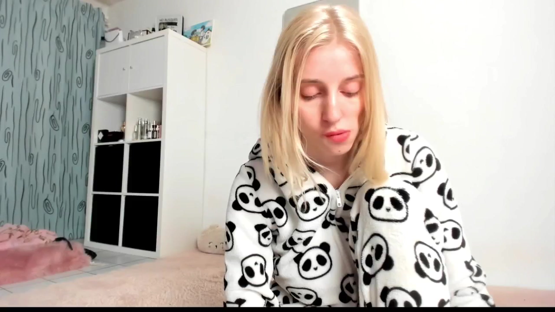 Gallery image thumbnail from KenzieDawton's myfreecams stream on, 03/29/2025, 10:12 image 17 of 20