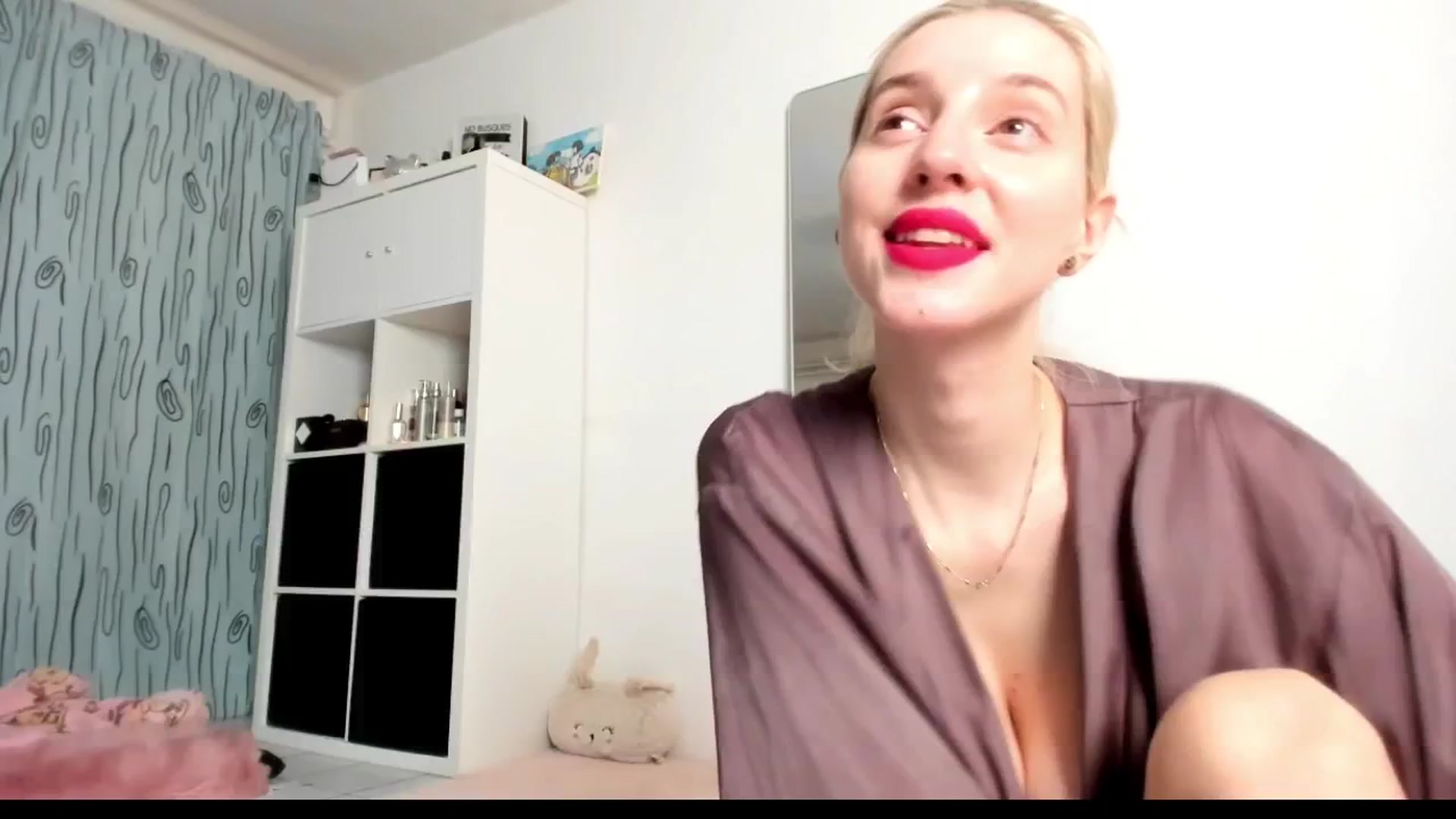 Gallery image thumbnail from KenzieDawton's myfreecams stream on, 04/20/2025, 14:29 image 2 of 20