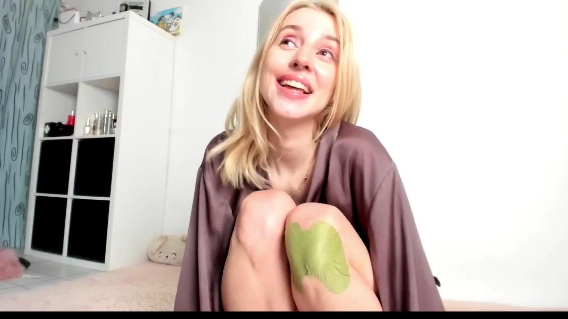 Gallery image thumbnail from KenzieDawton's myfreecams stream on, 05/17/2025, 17:41 image 9 of 20