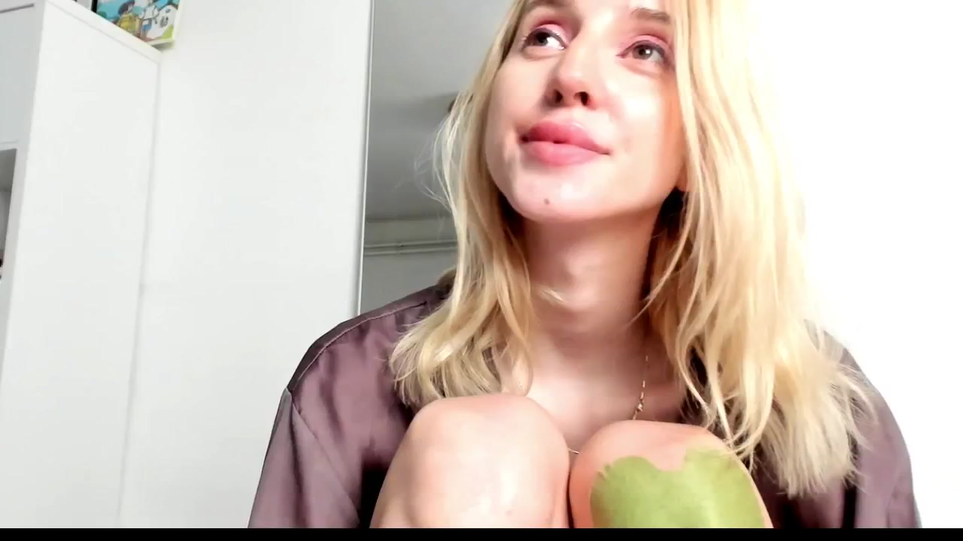 Gallery image thumbnail from KenzieDawton's myfreecams stream on, 05/17/2025, 17:41 image 6 of 20