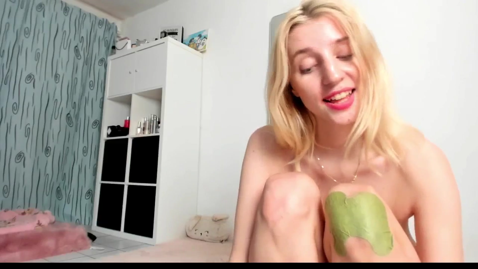 Gallery image thumbnail from KenzieDawton's myfreecams stream on, 05/18/2025, 16:22 image 16 of 20