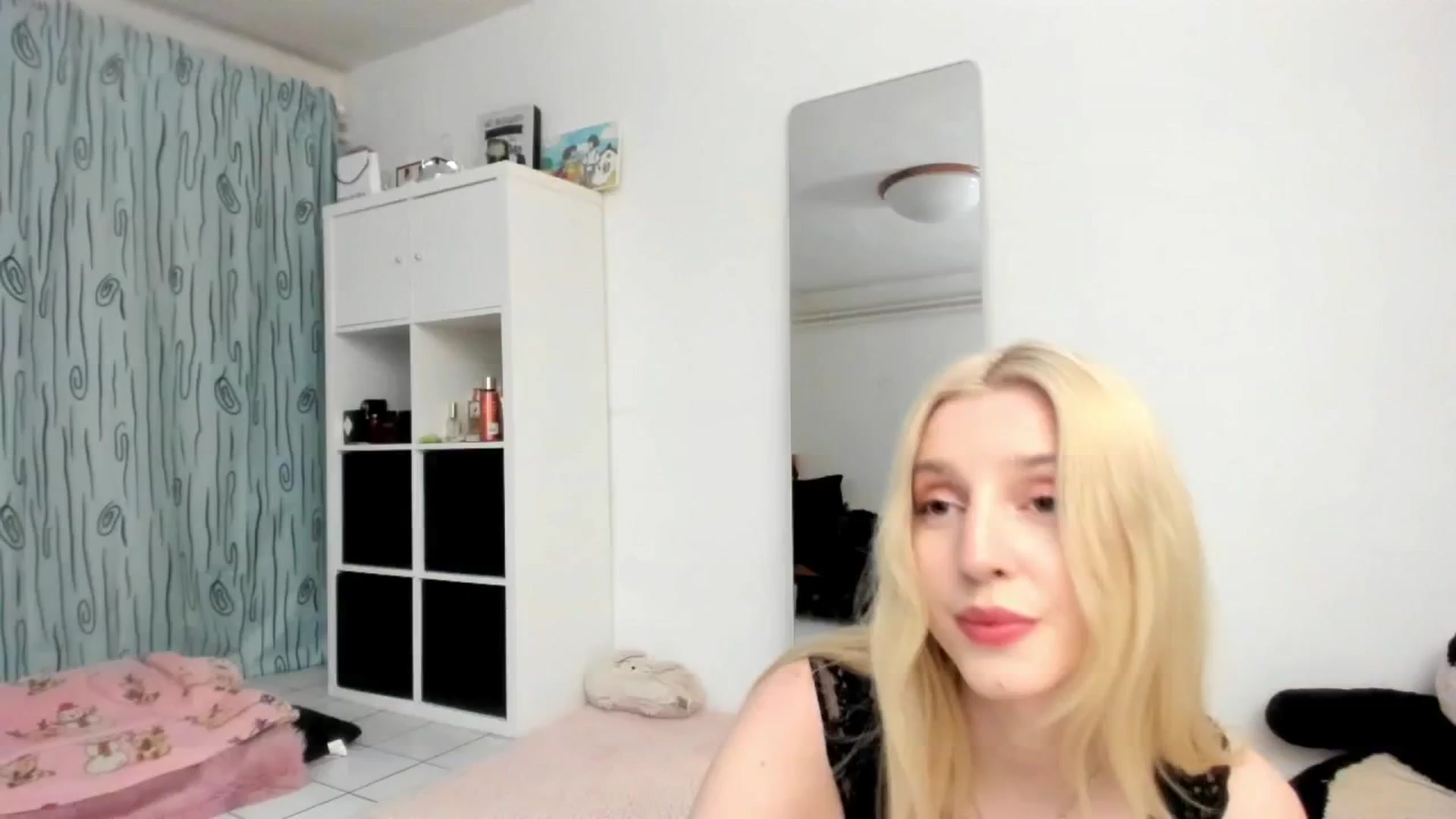 Gallery image thumbnail from KenzieDawton's myfreecams stream on, 04/22/2026, 17:10 image 6 of 20