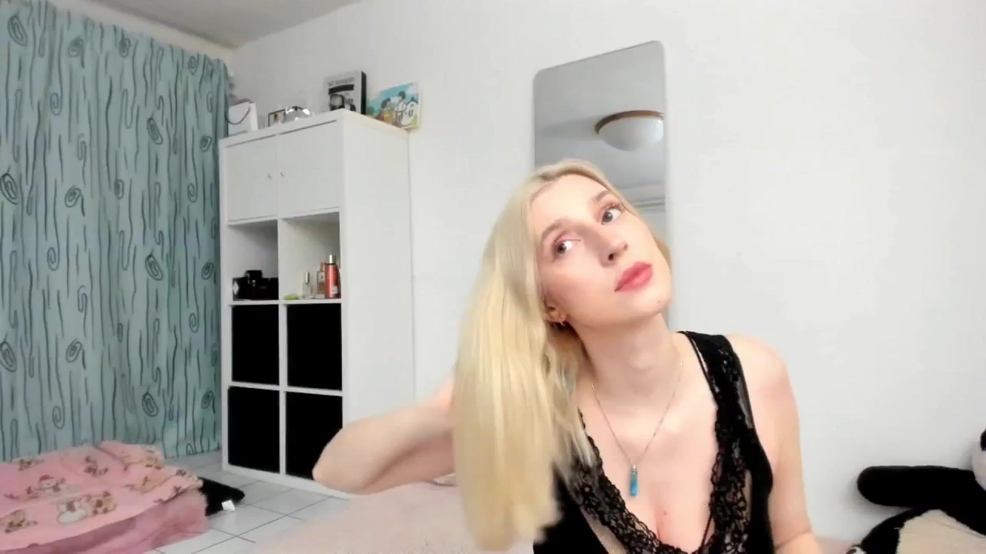 Gallery image thumbnail from KenzieDawton's myfreecams stream on, 04/22/2026, 17:10 image 7 of 20