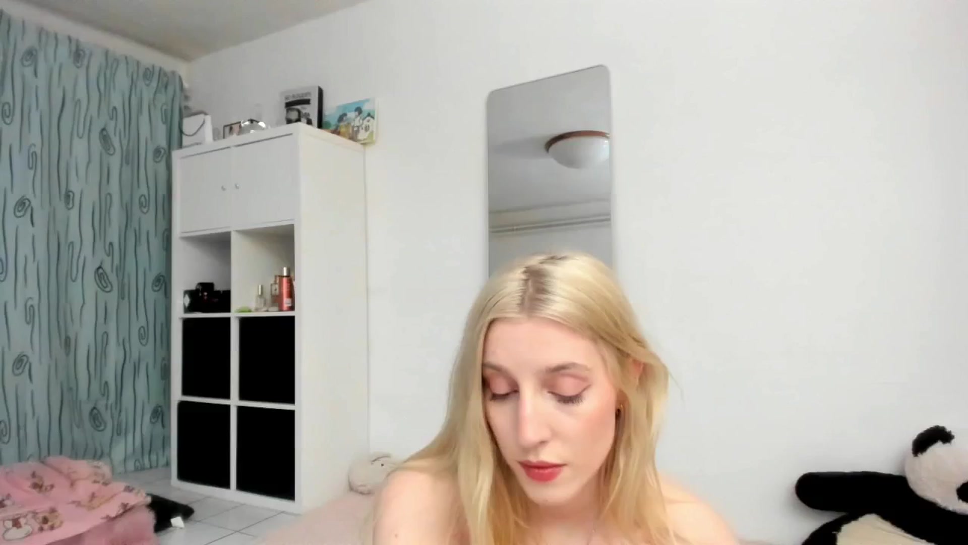 Gallery image thumbnail from KenzieDawton's myfreecams stream on, 04/22/2026, 17:10 image 16 of 20